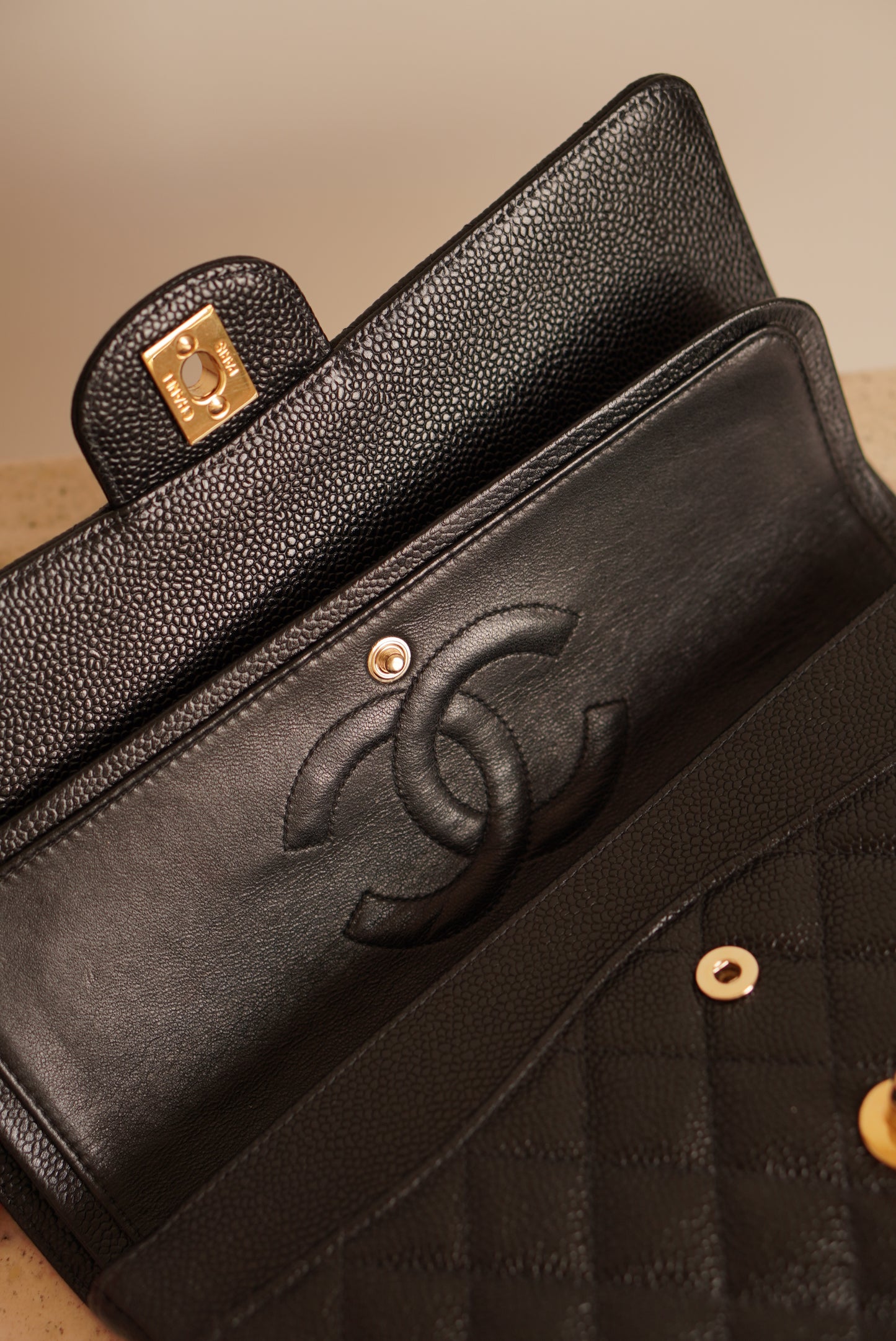 CHANEL CLASSIC MEDIUM DOUBLE FLAP | BLACK
