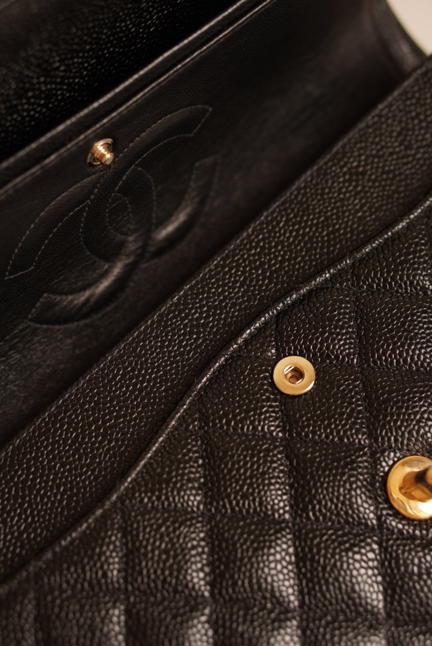 CHANEL CLASSIC MEDIUM DOUBLE FLAP | BLACK