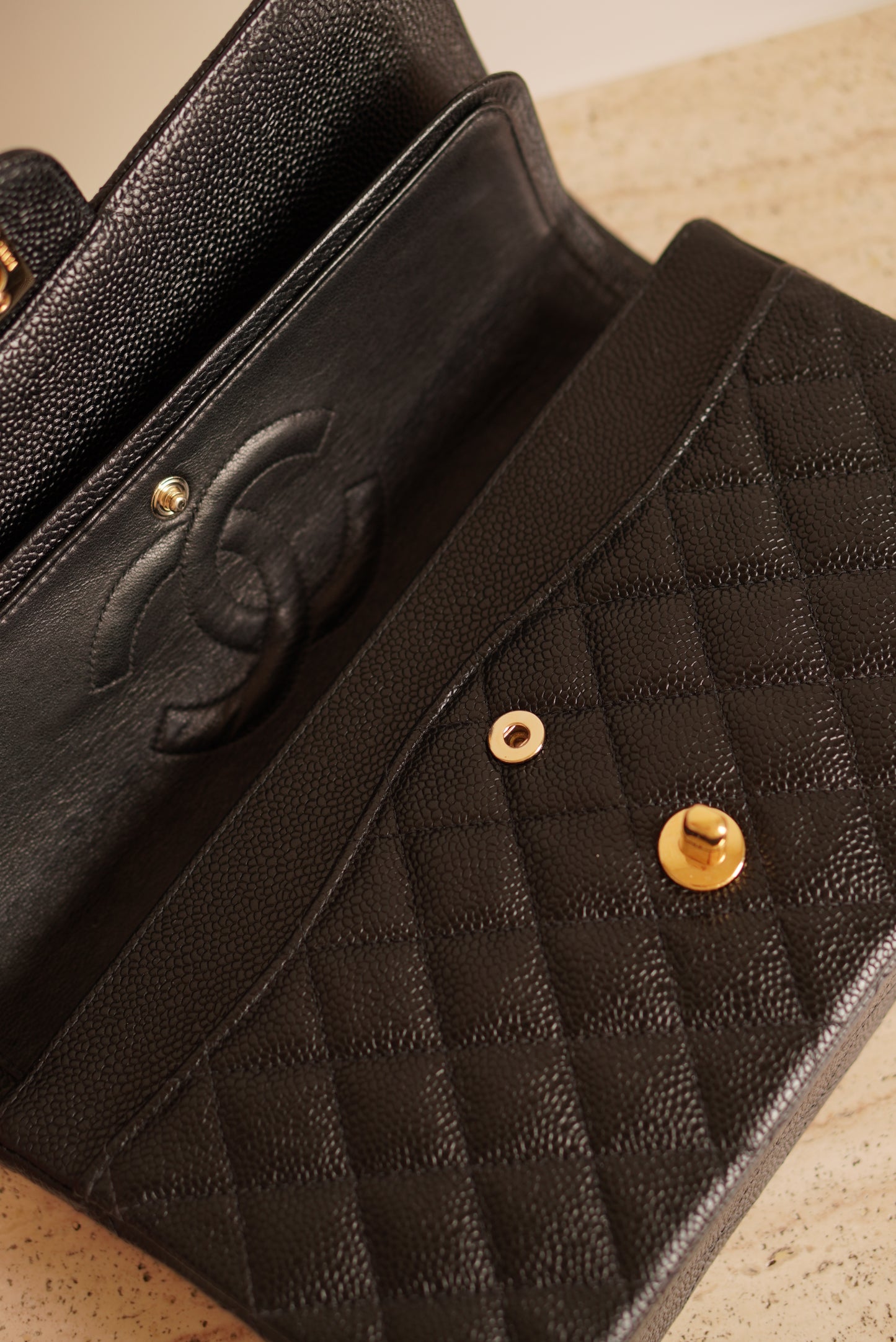 CHANEL CLASSIC MEDIUM DOUBLE FLAP | BLACK