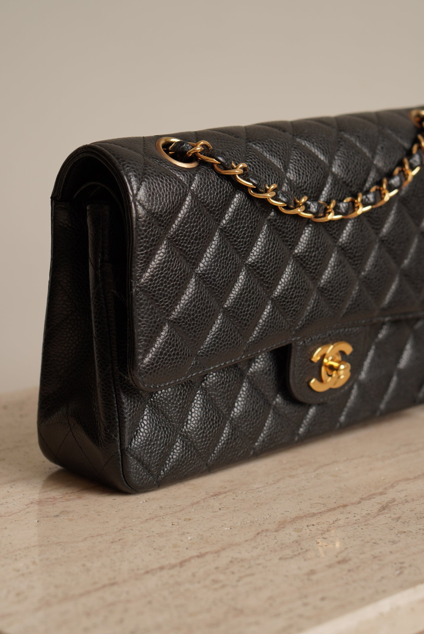 CHANEL CLASSIC MEDIUM DOUBLE FLAP