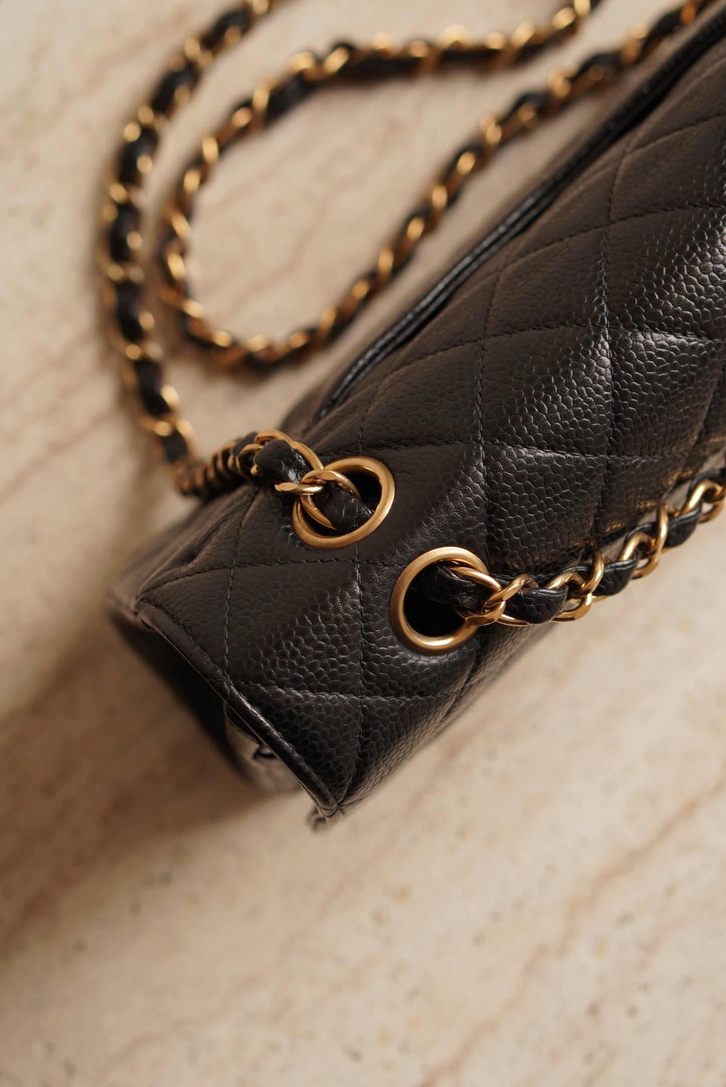 CHANEL CLASSIC MEDIUM DOUBLE FLAP