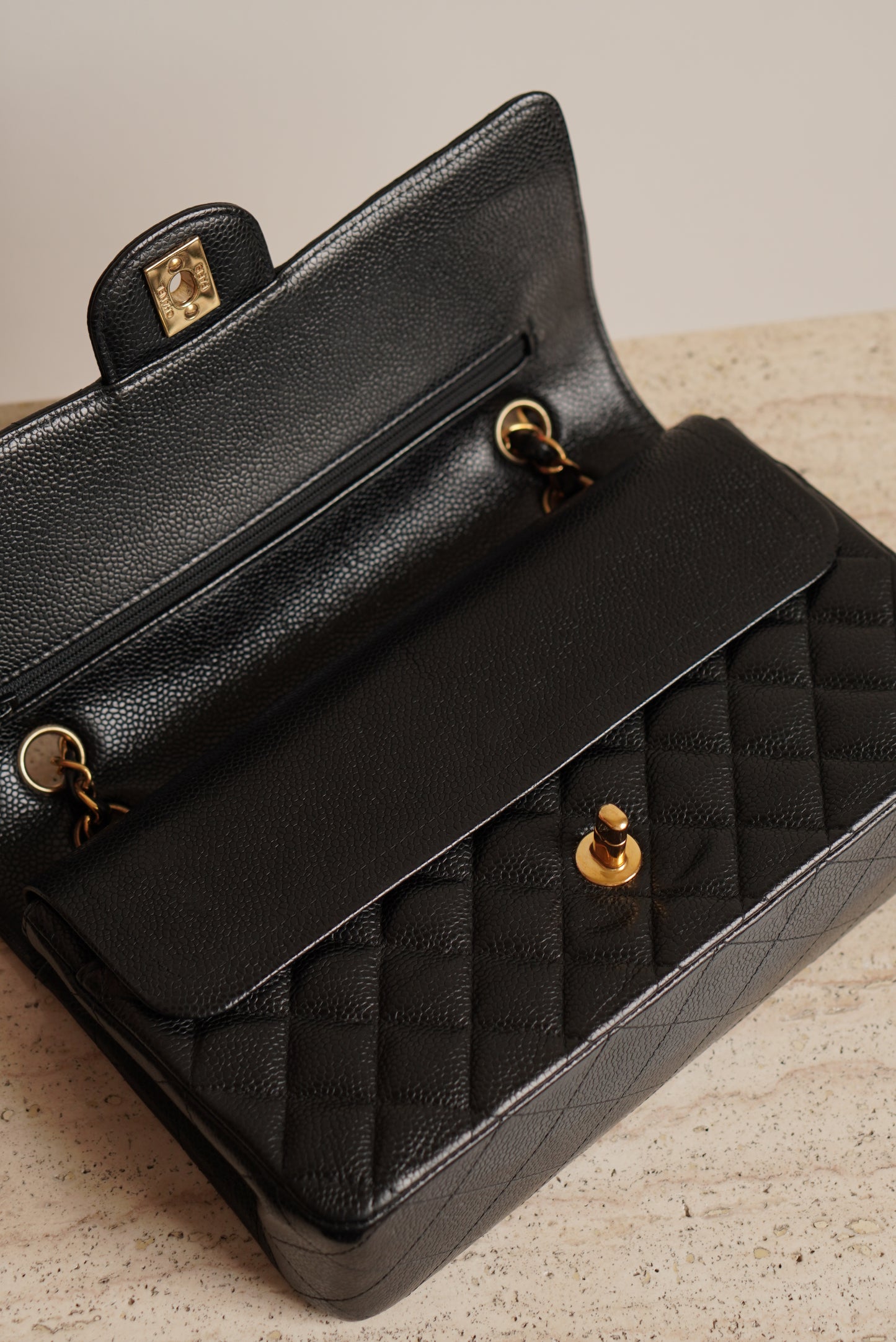 CHANEL CLASSIC MEDIUM DOUBLE FLAP