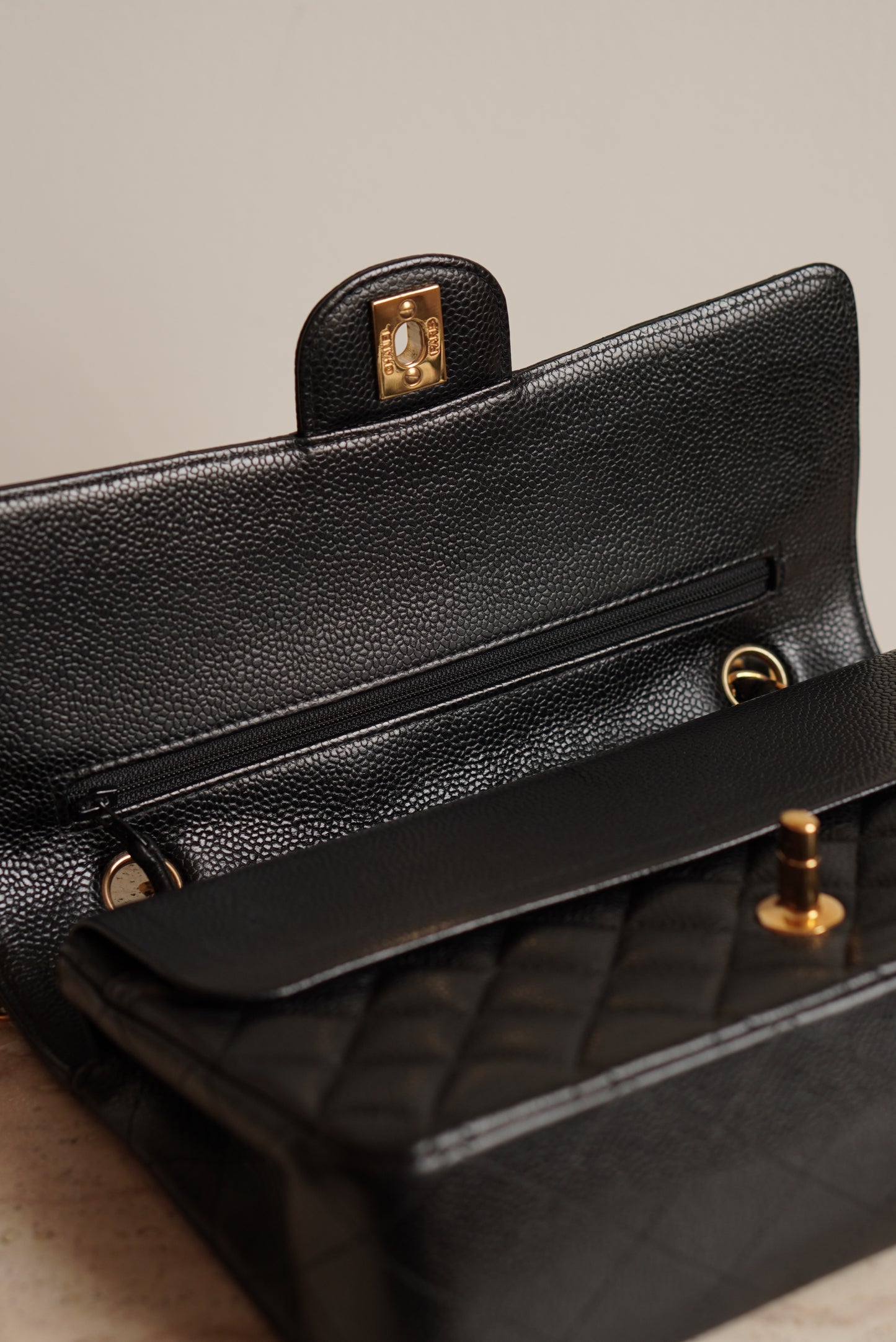 CHANEL CLASSIC MEDIUM DOUBLE FLAP