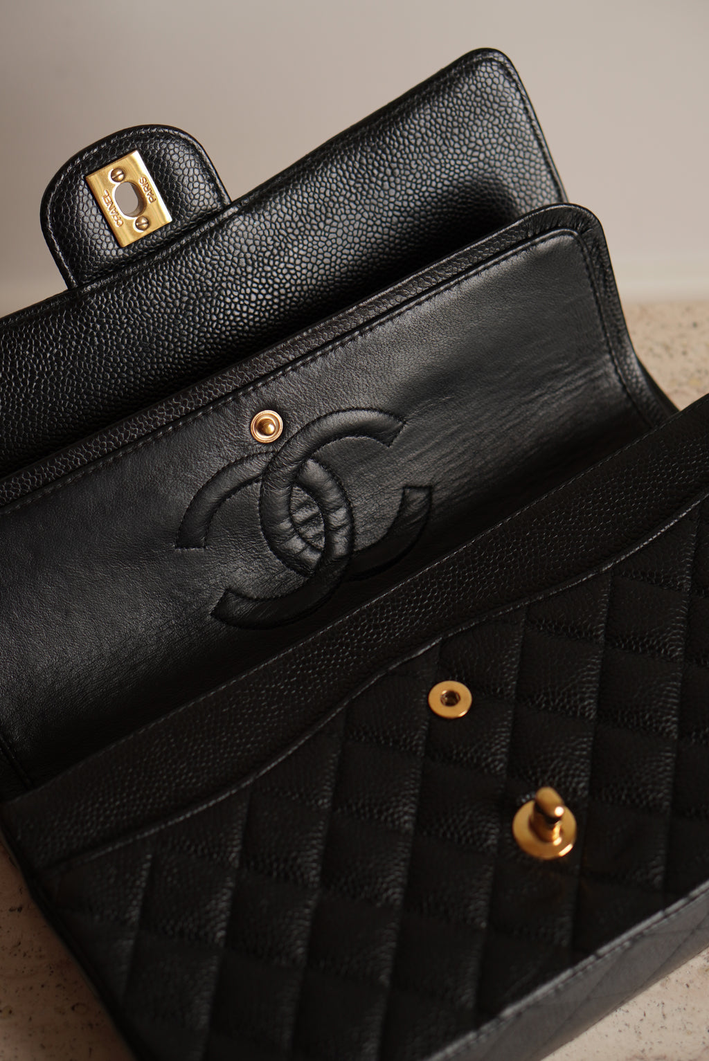 CHANEL CLASSIC MEDIUM DOUBLE FLAP