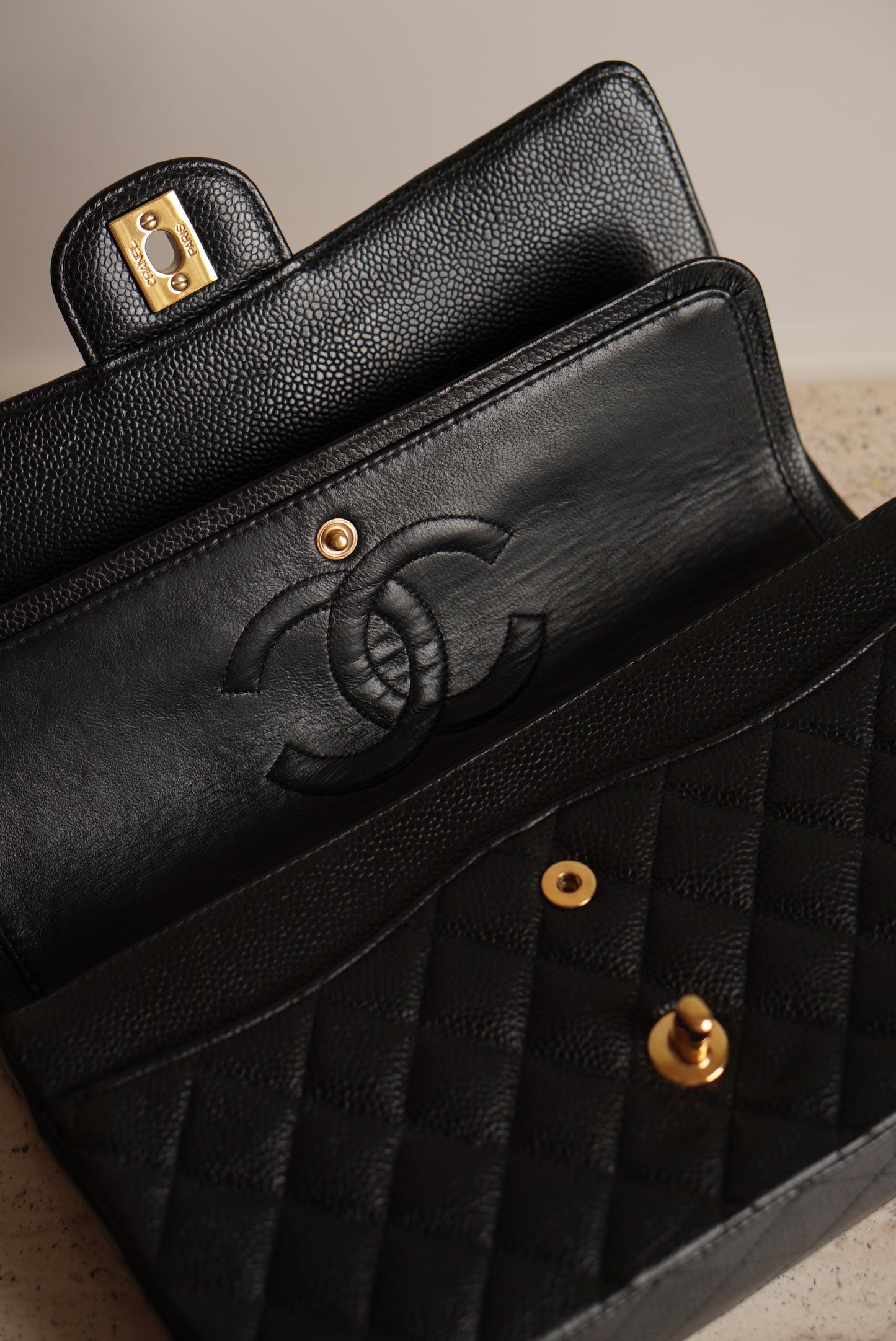 CHANEL CLASSIC MEDIUM DOUBLE FLAP