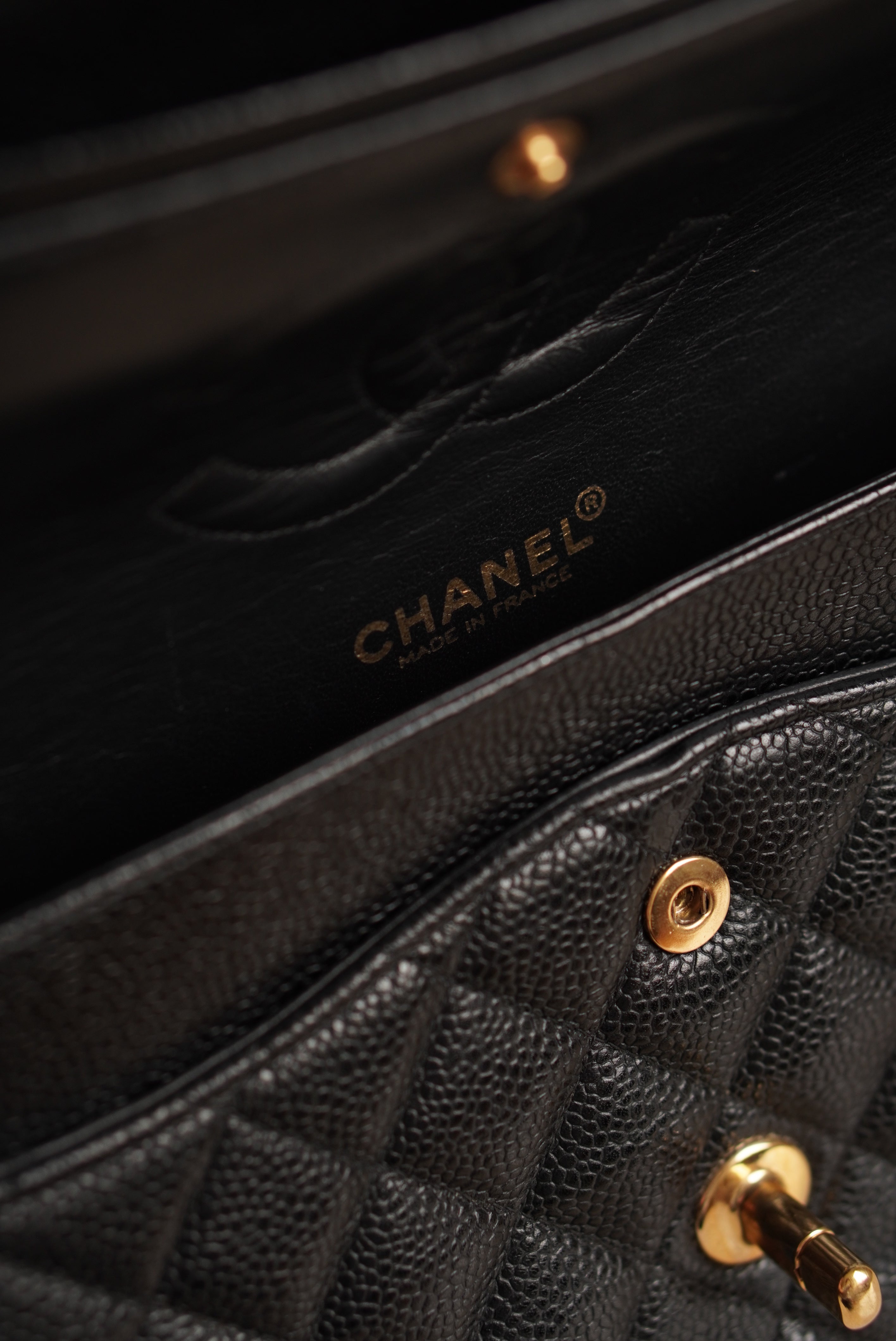 CHANEL CLASSIC MEDIUM DOUBLE FLAP