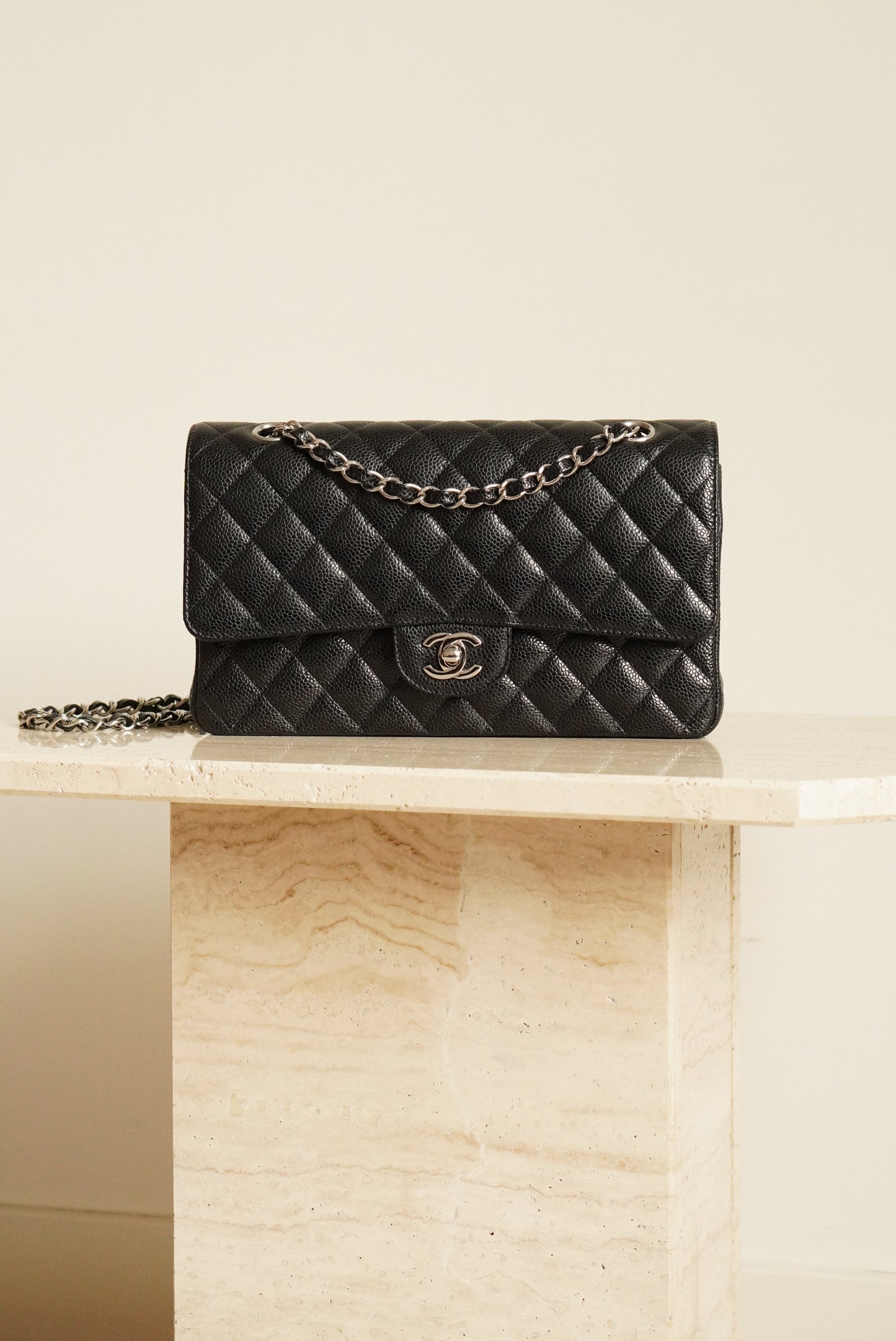 CHANEL CLASSIC MEDIUM DOUBLE FLAP | BLACK