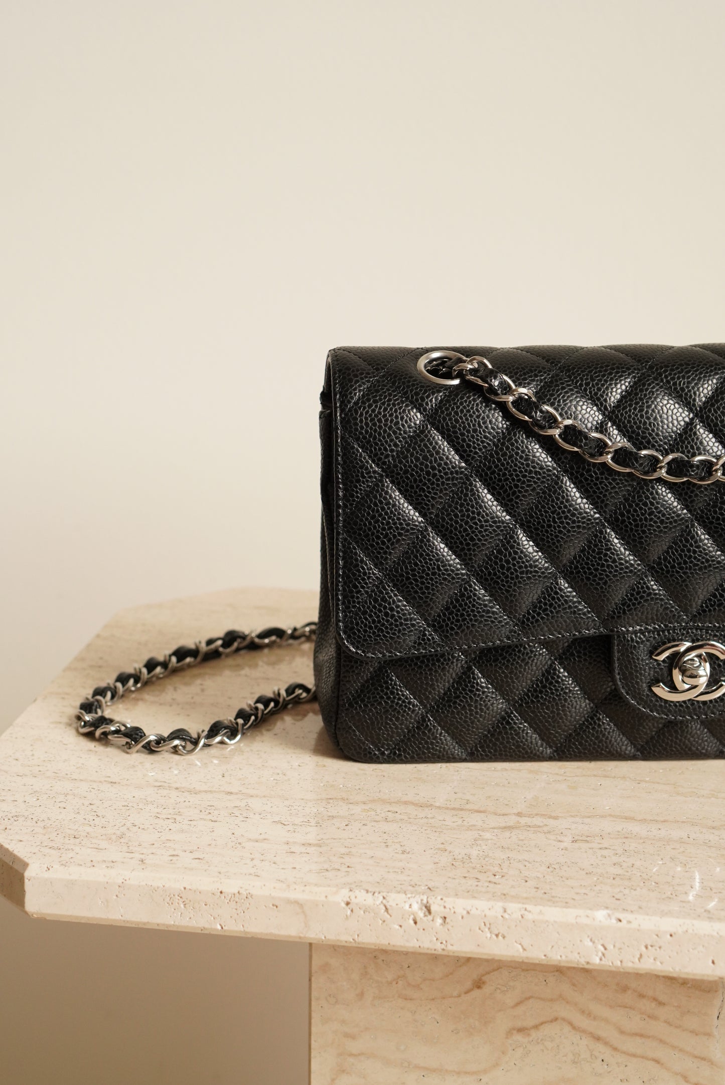 CHANEL CLASSIC MEDIUM DOUBLE FLAP | BLACK