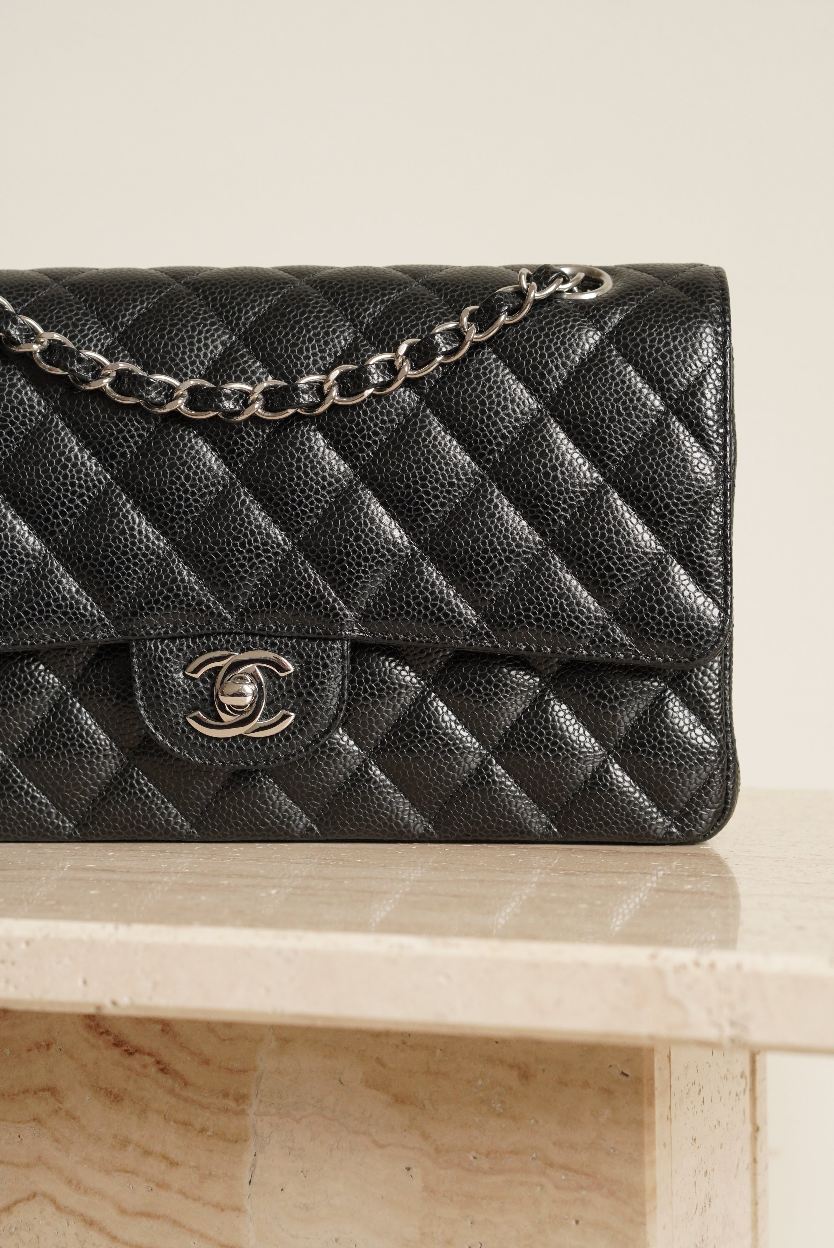 CHANEL CLASSIC MEDIUM DOUBLE FLAP | BLACK