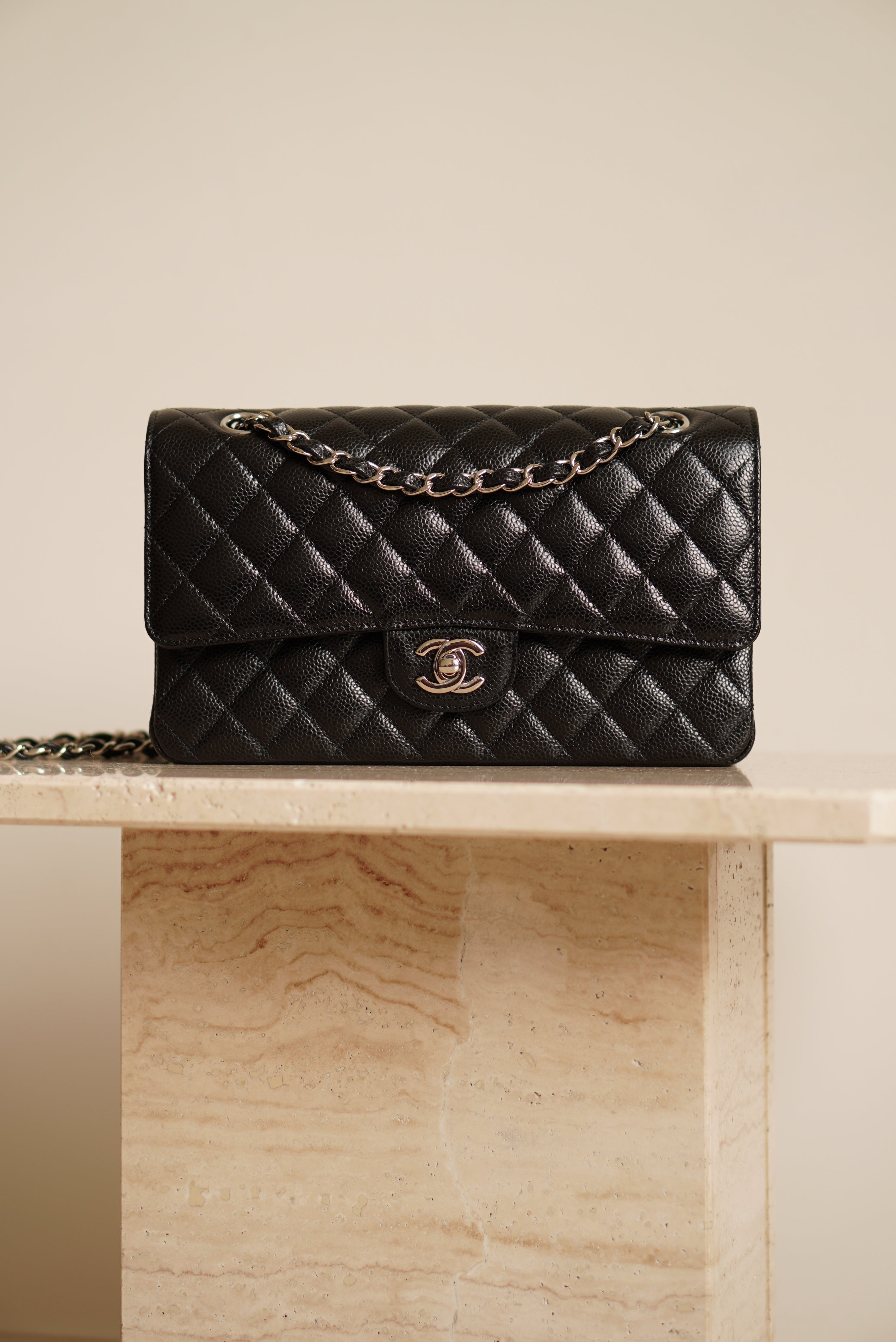 CHANEL CLASSIC MEDIUM DOUBLE FLAP | BLACK