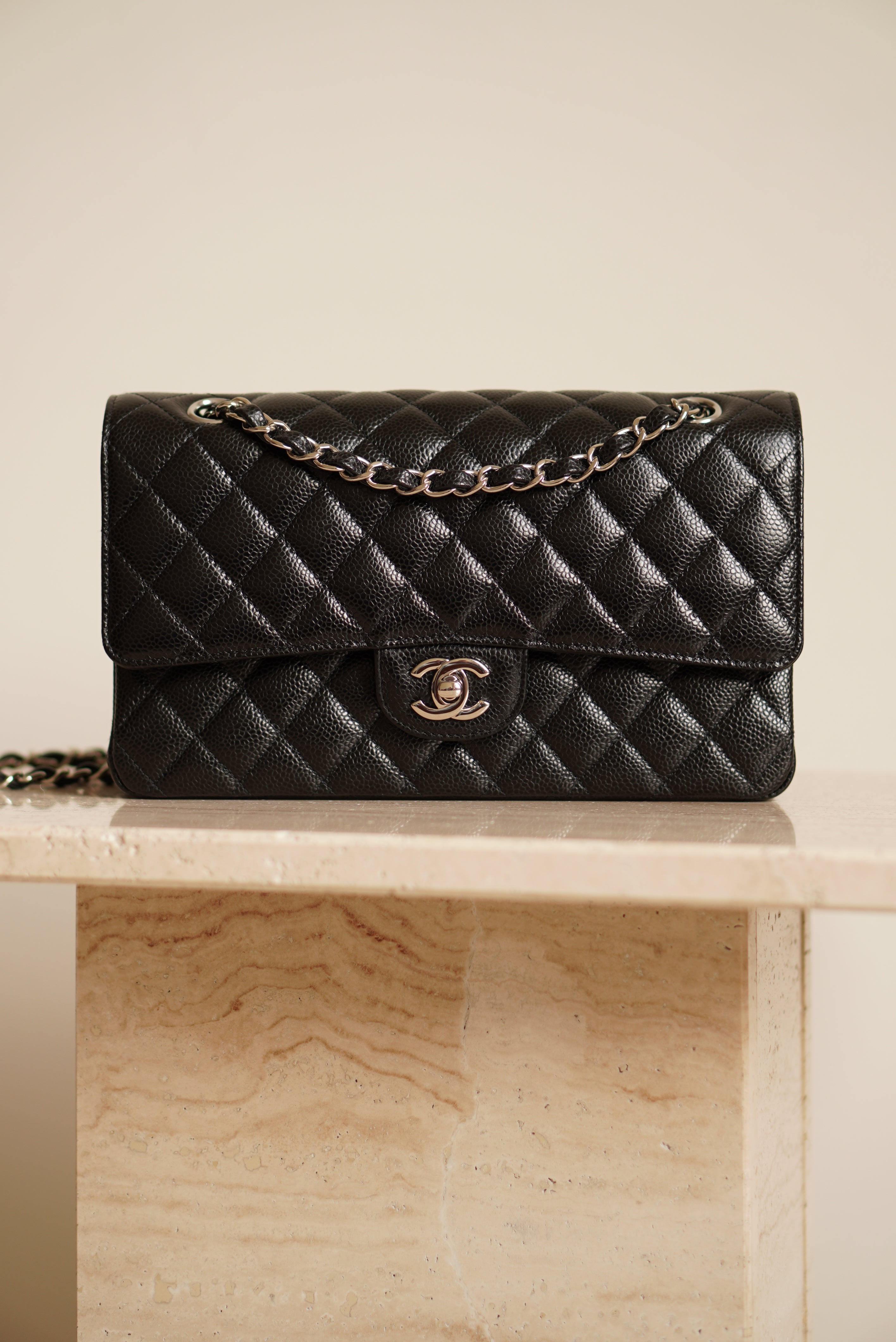 CHANEL CLASSIC MEDIUM DOUBLE FLAP | BLACK