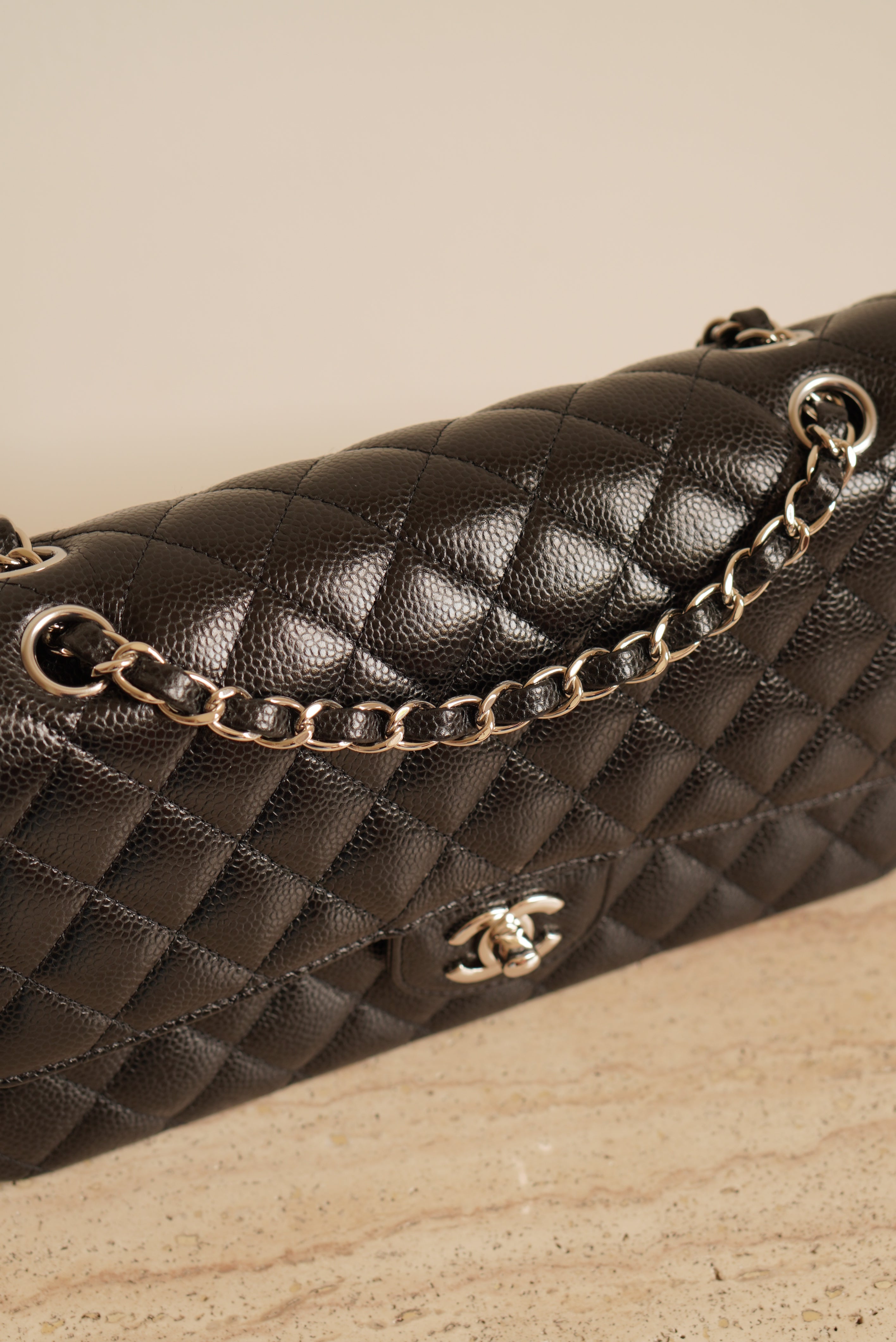 CHANEL CLASSIC MEDIUM DOUBLE FLAP | BLACK