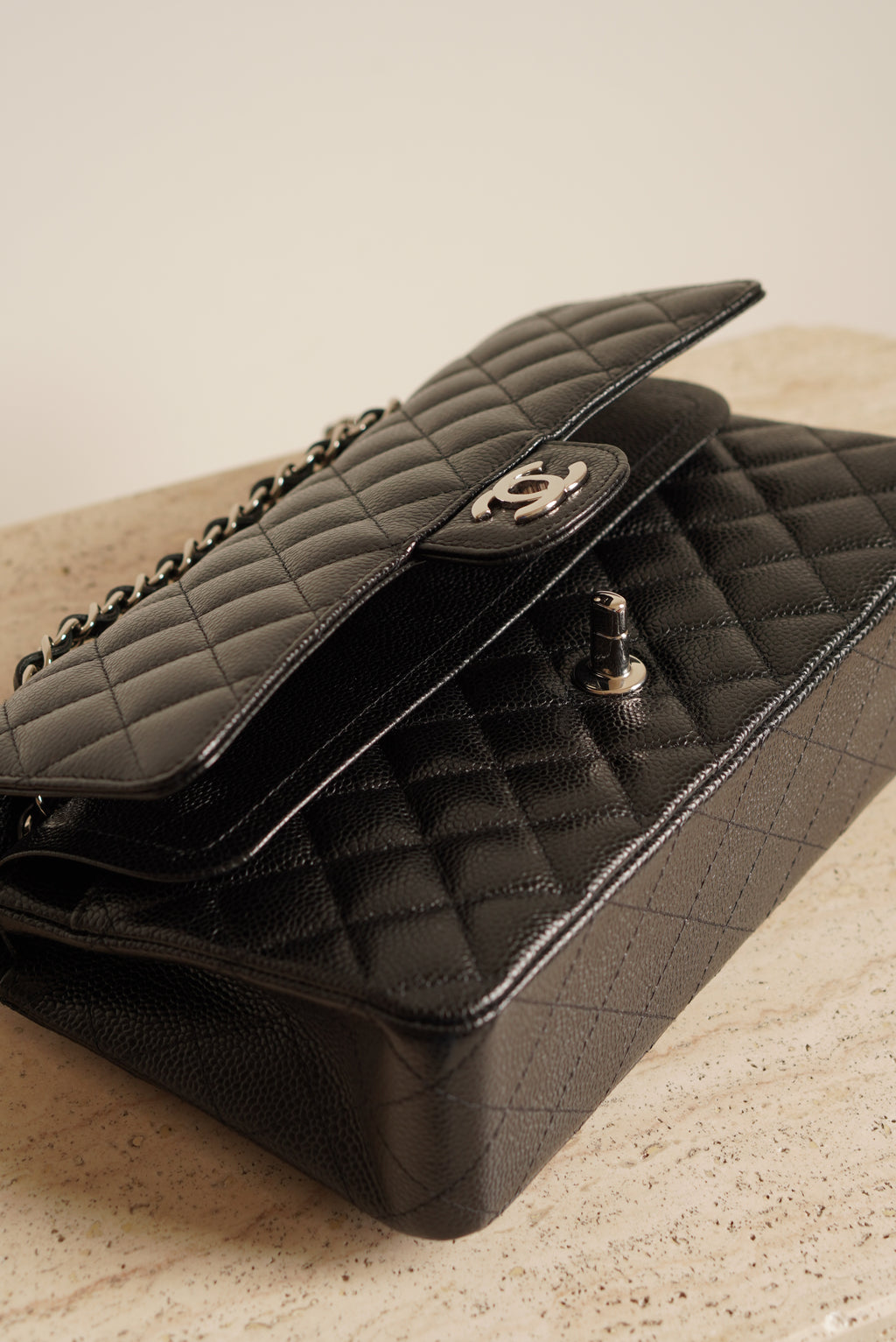 CHANEL CLASSIC MEDIUM DOUBLE FLAP | BLACK