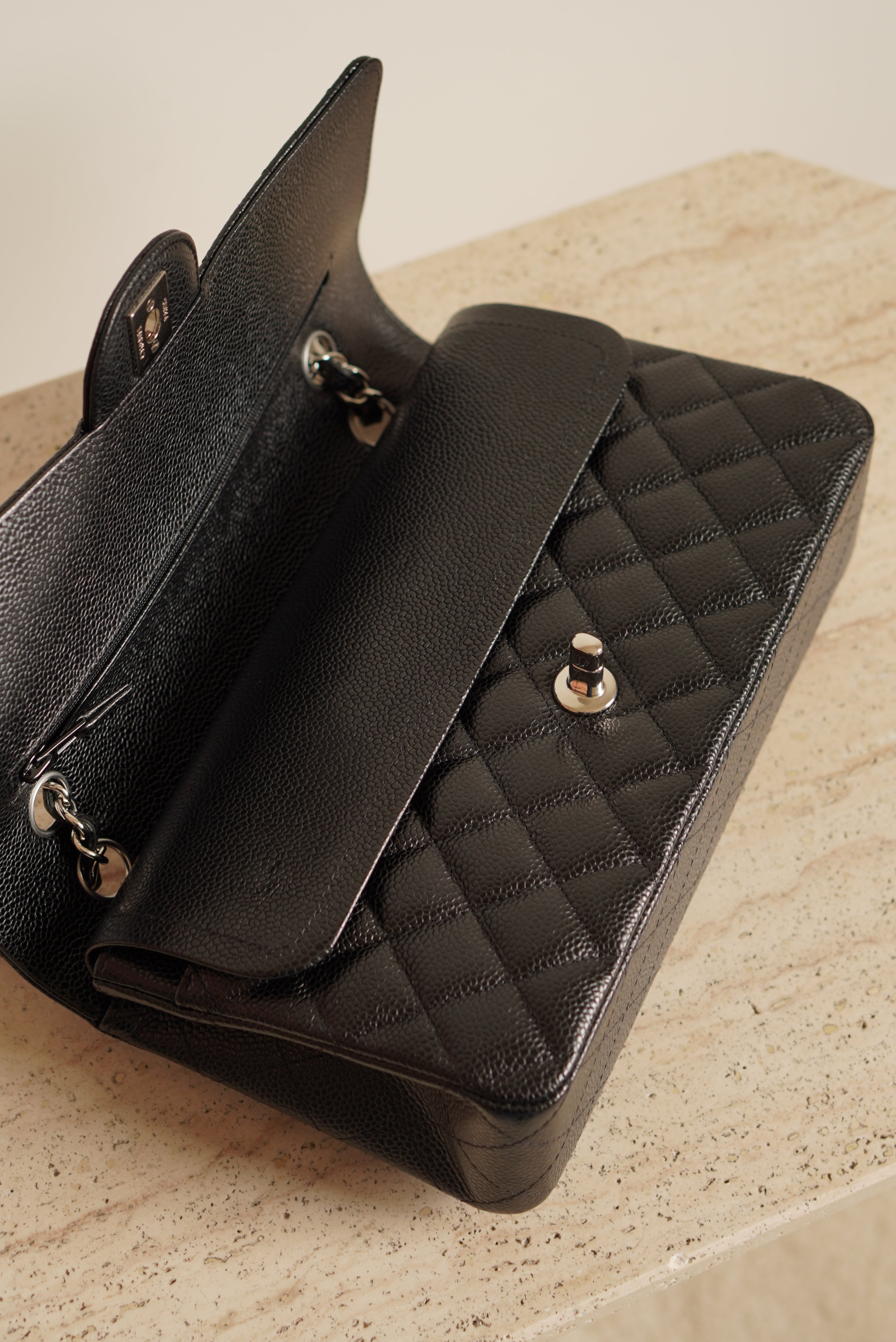CHANEL CLASSIC MEDIUM DOUBLE FLAP | BLACK