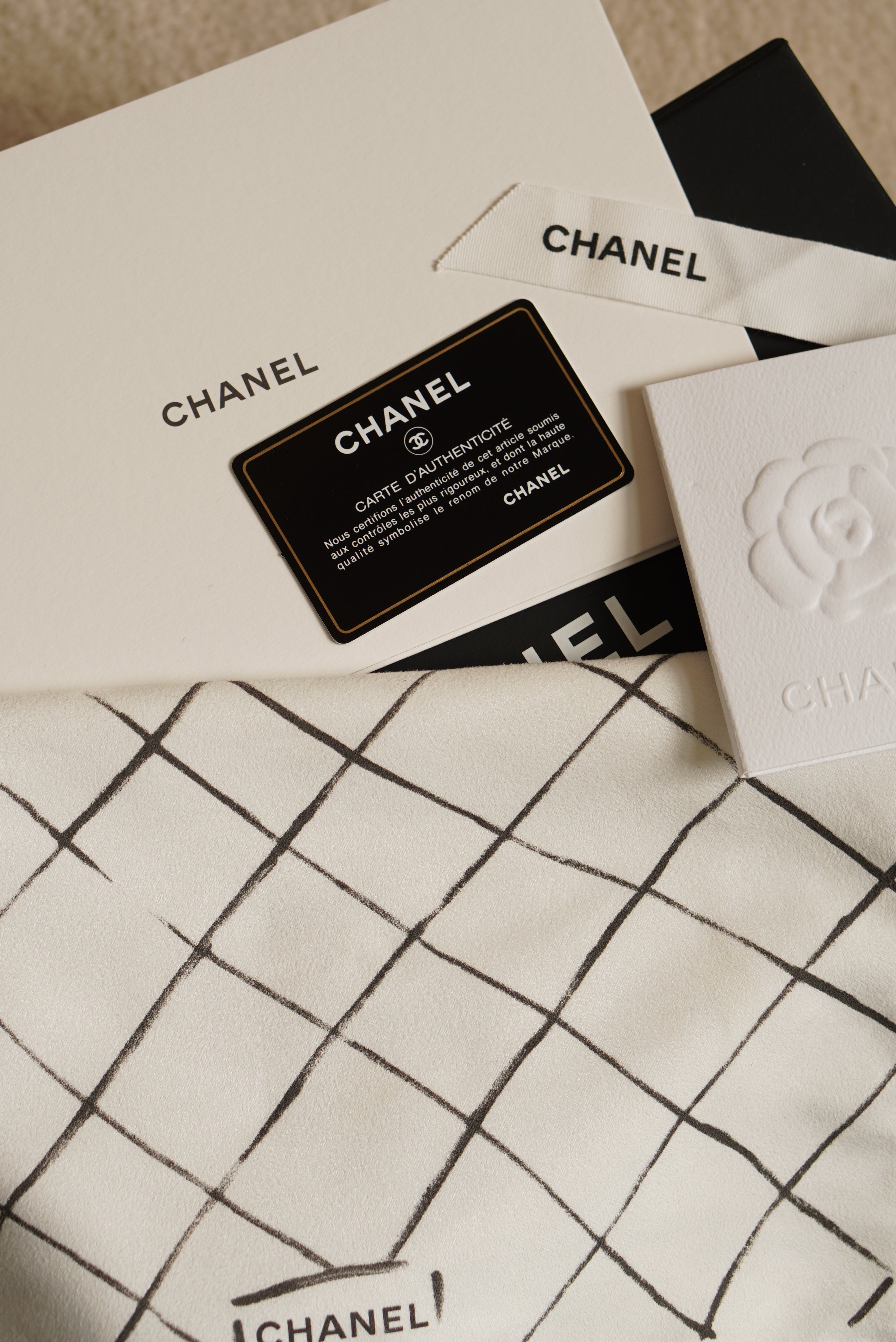 CHANEL CLASSIC MEDIUM DOUBLE FLAP | BLACK