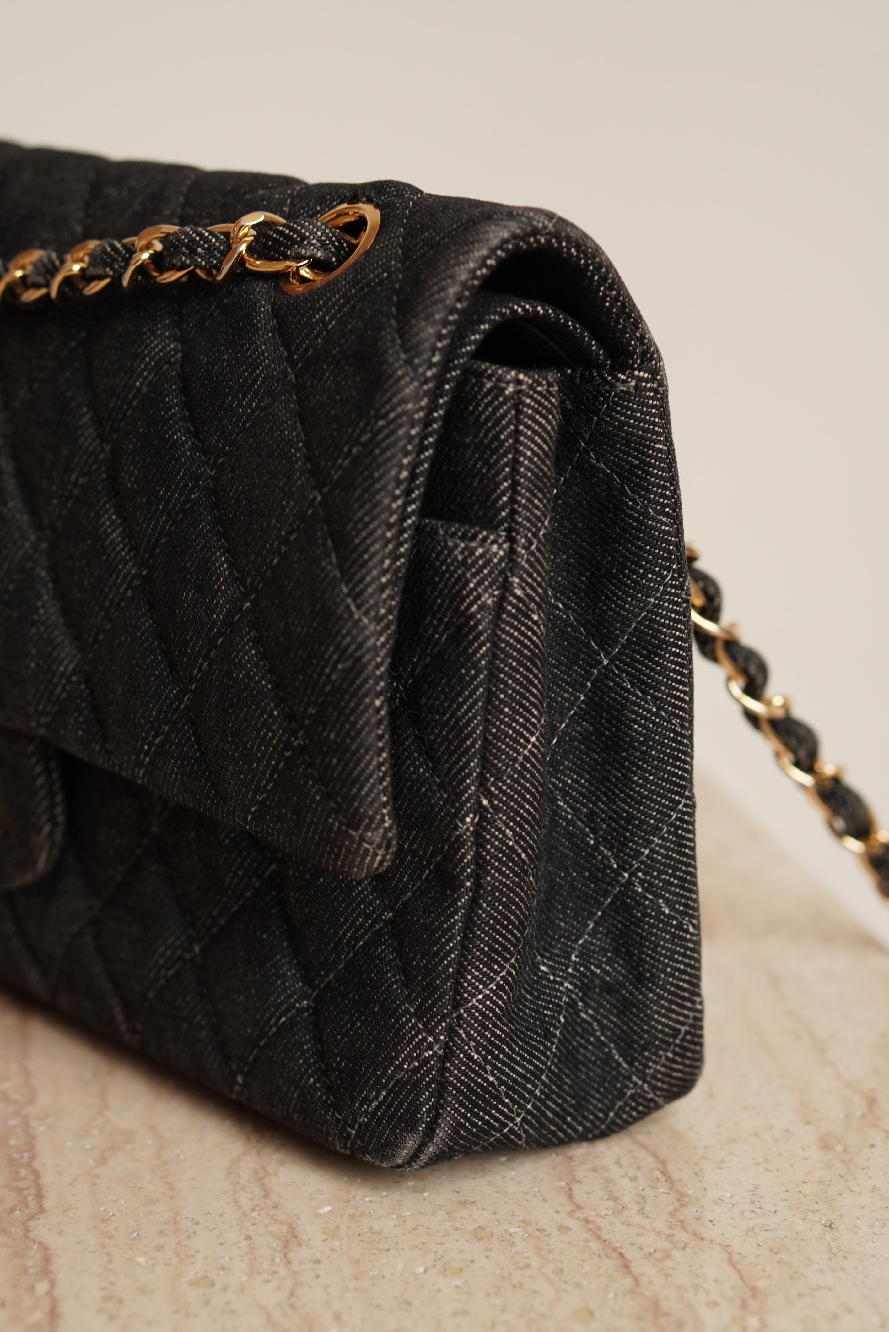 CHANEL CLASSIC MEDIUM DOUBLE FLAP | BLACK DENIM
