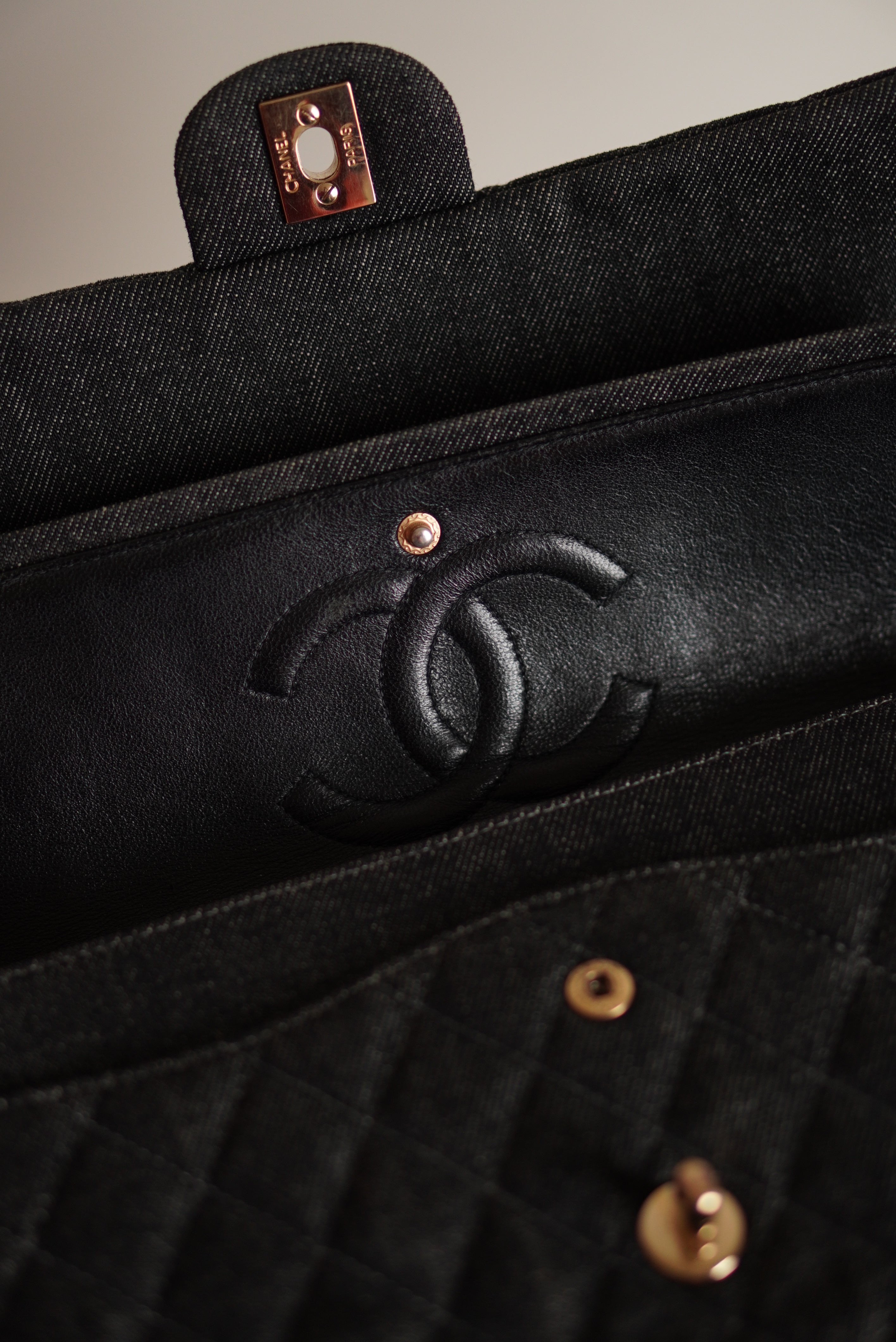 CHANEL CLASSIC MEDIUM DOUBLE FLAP | BLACK DENIM