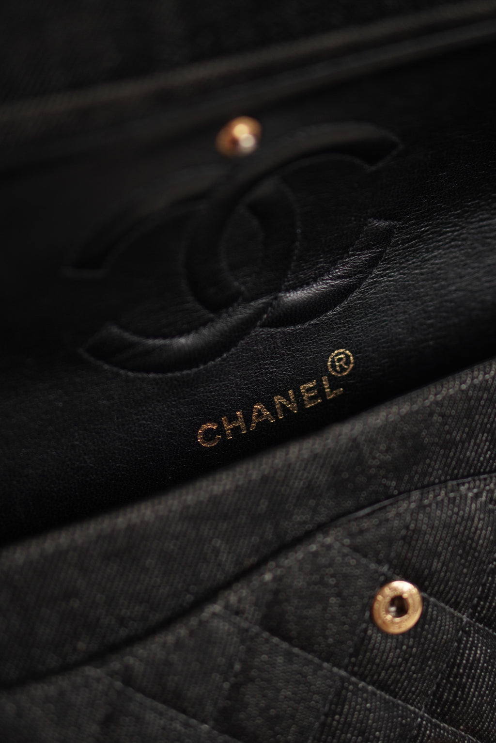 CHANEL CLASSIC MEDIUM DOUBLE FLAP | BLACK DENIM