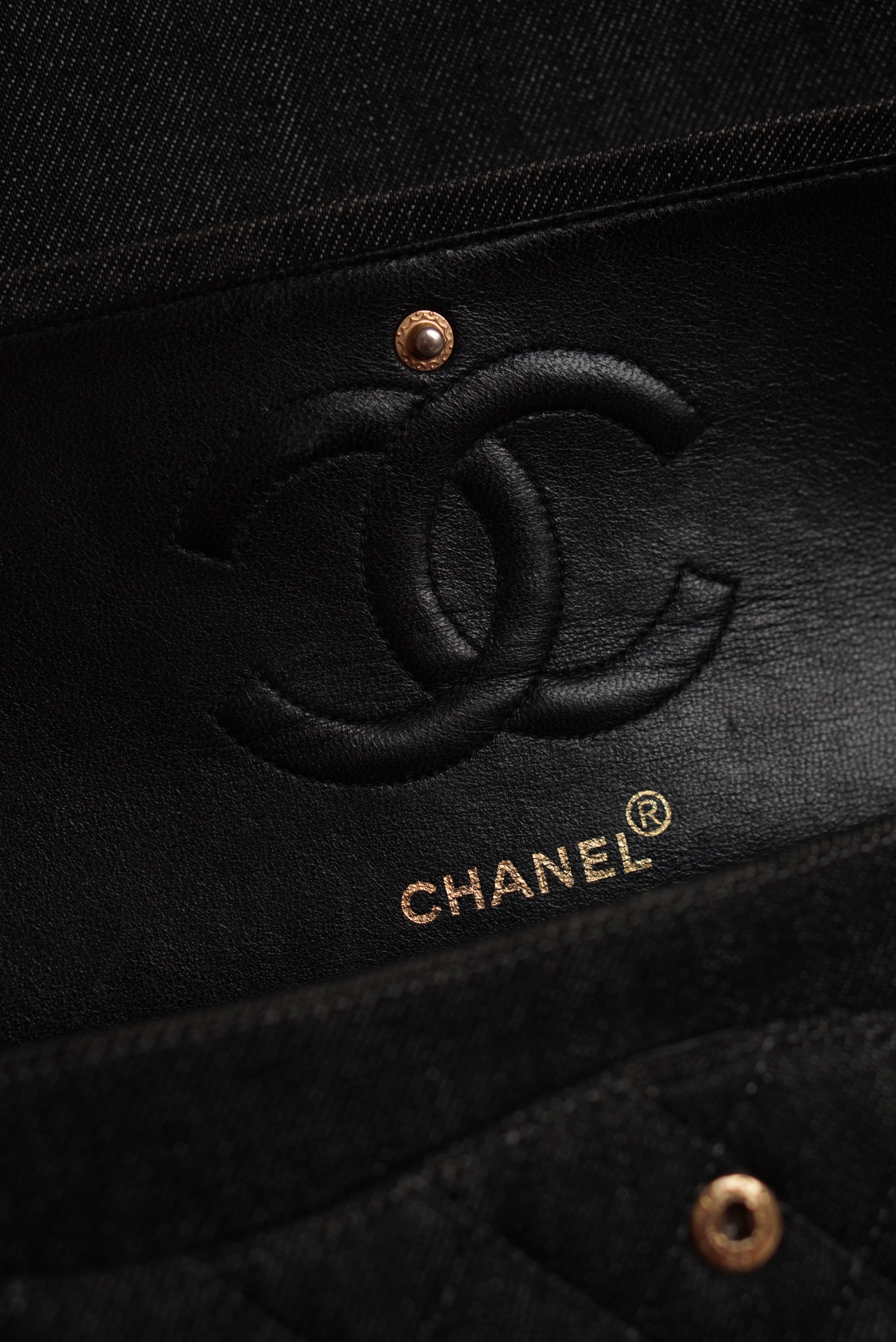 CHANEL CLASSIC MEDIUM DOUBLE FLAP | BLACK DENIM