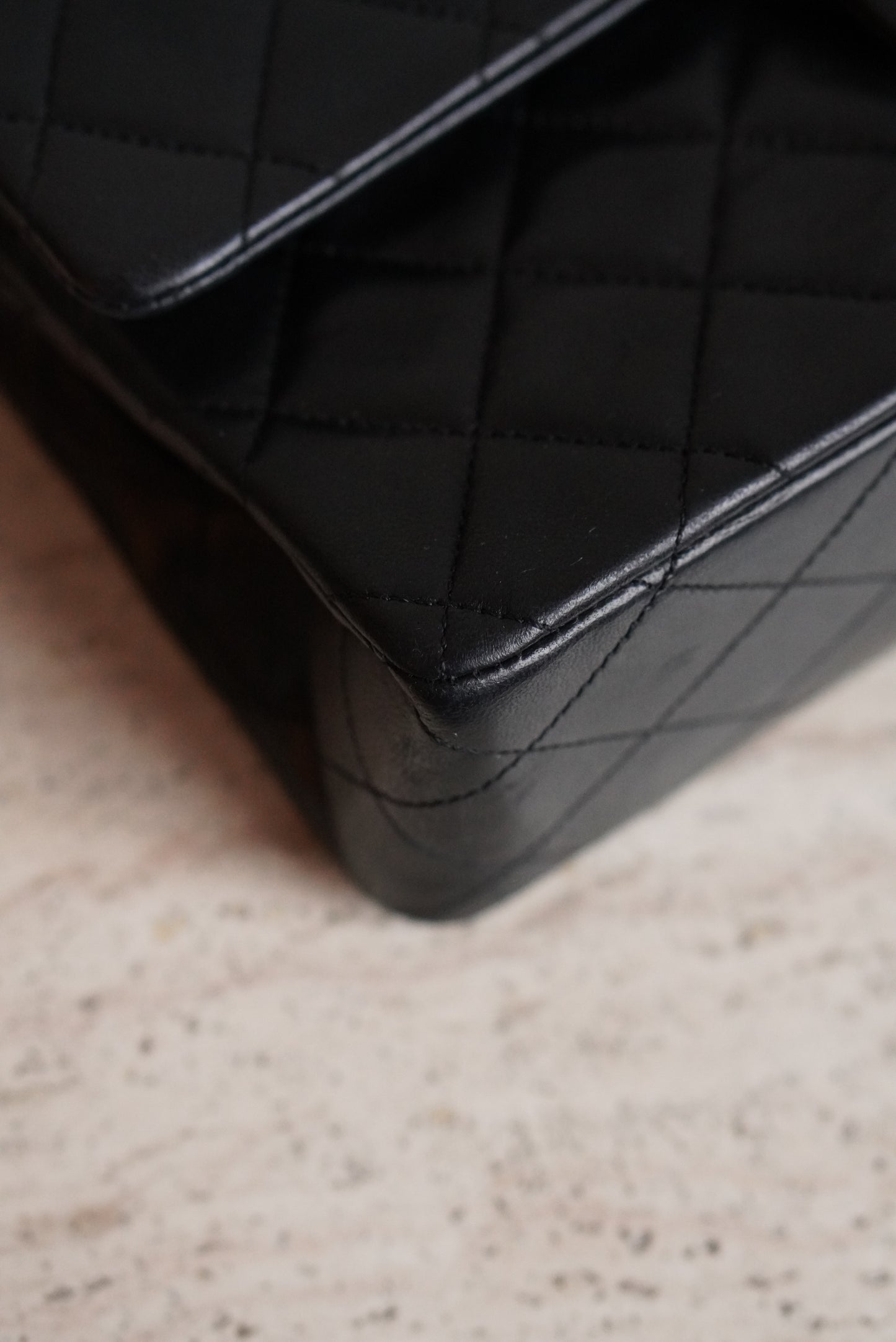 CHANEL CLASSIC MEDIUM DOUBLE FLAP | BLACK