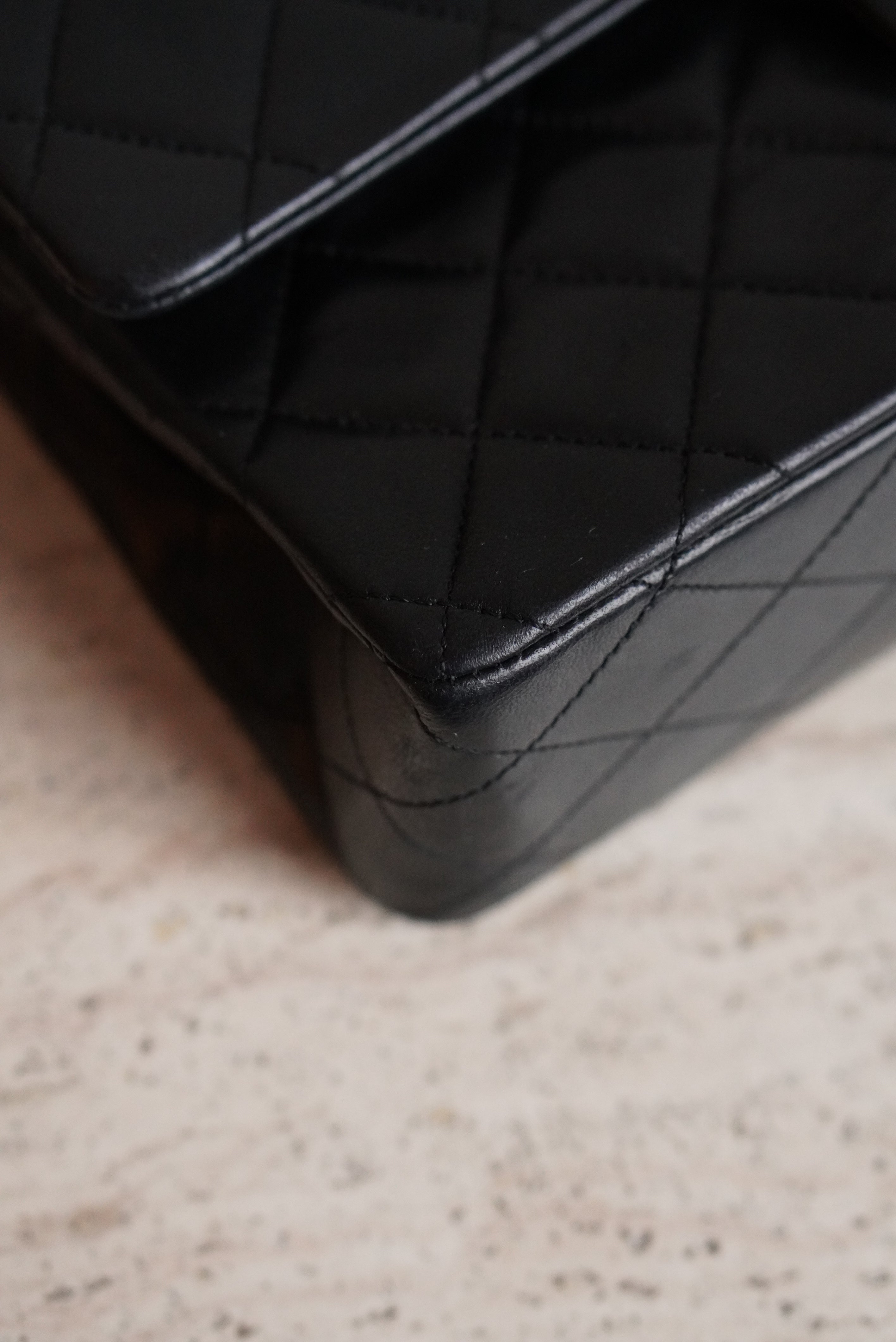 CHANEL CLASSIC MEDIUM DOUBLE FLAP | BLACK