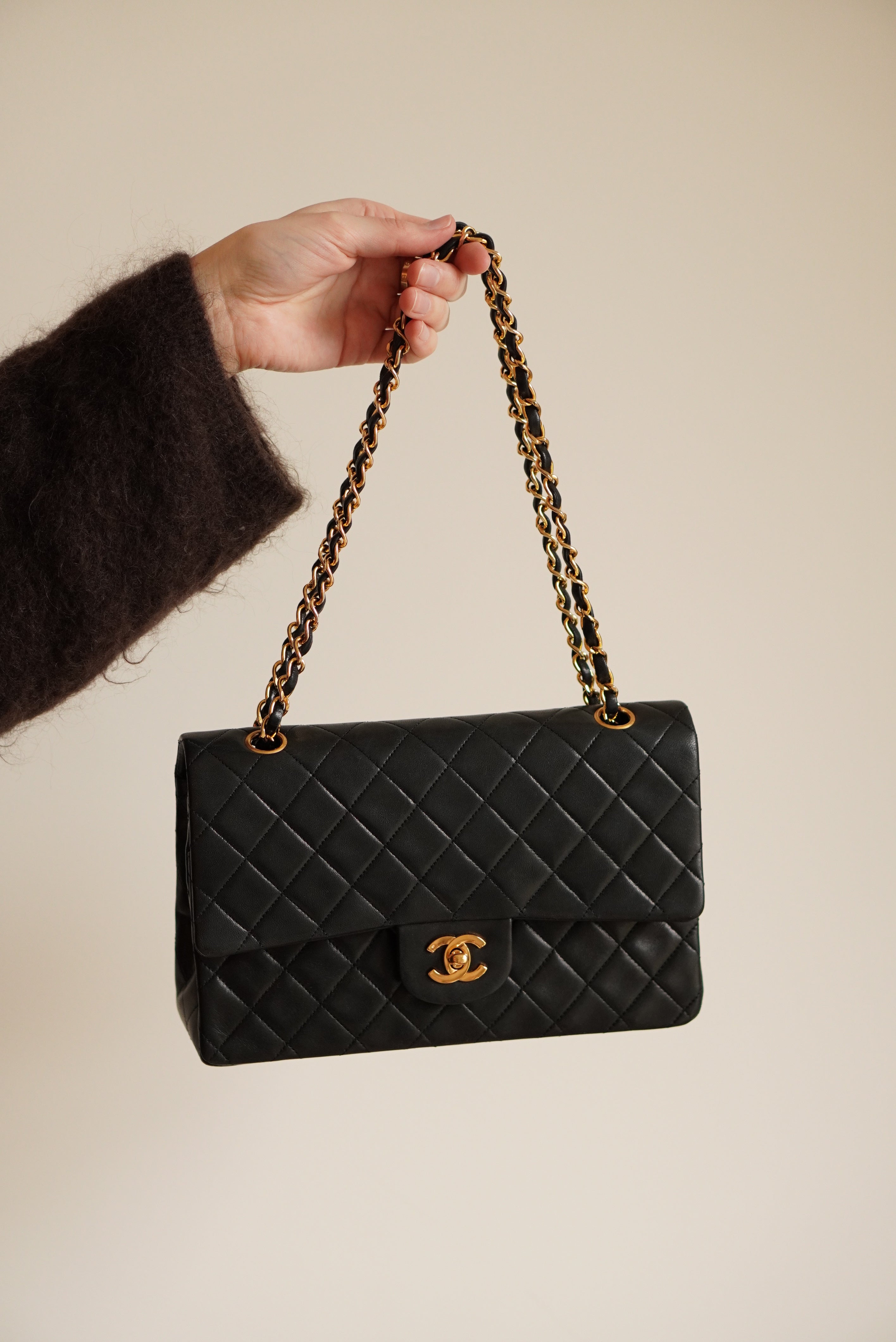 CHANEL CLASSIC MEDIUM DOUBLE FLAP | BLACK