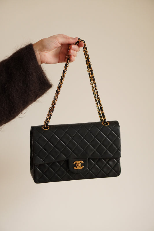 CHANEL CLASSIC MEDIUM DOUBLE FLAP | BLACK