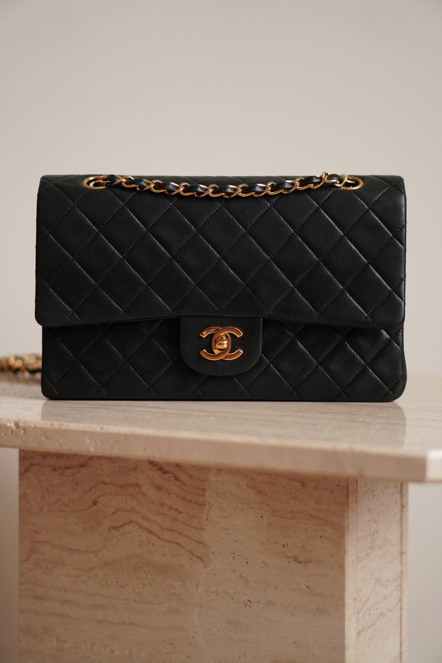 CHANEL CLASSIC MEDIUM DOUBLE FLAP | BLACK