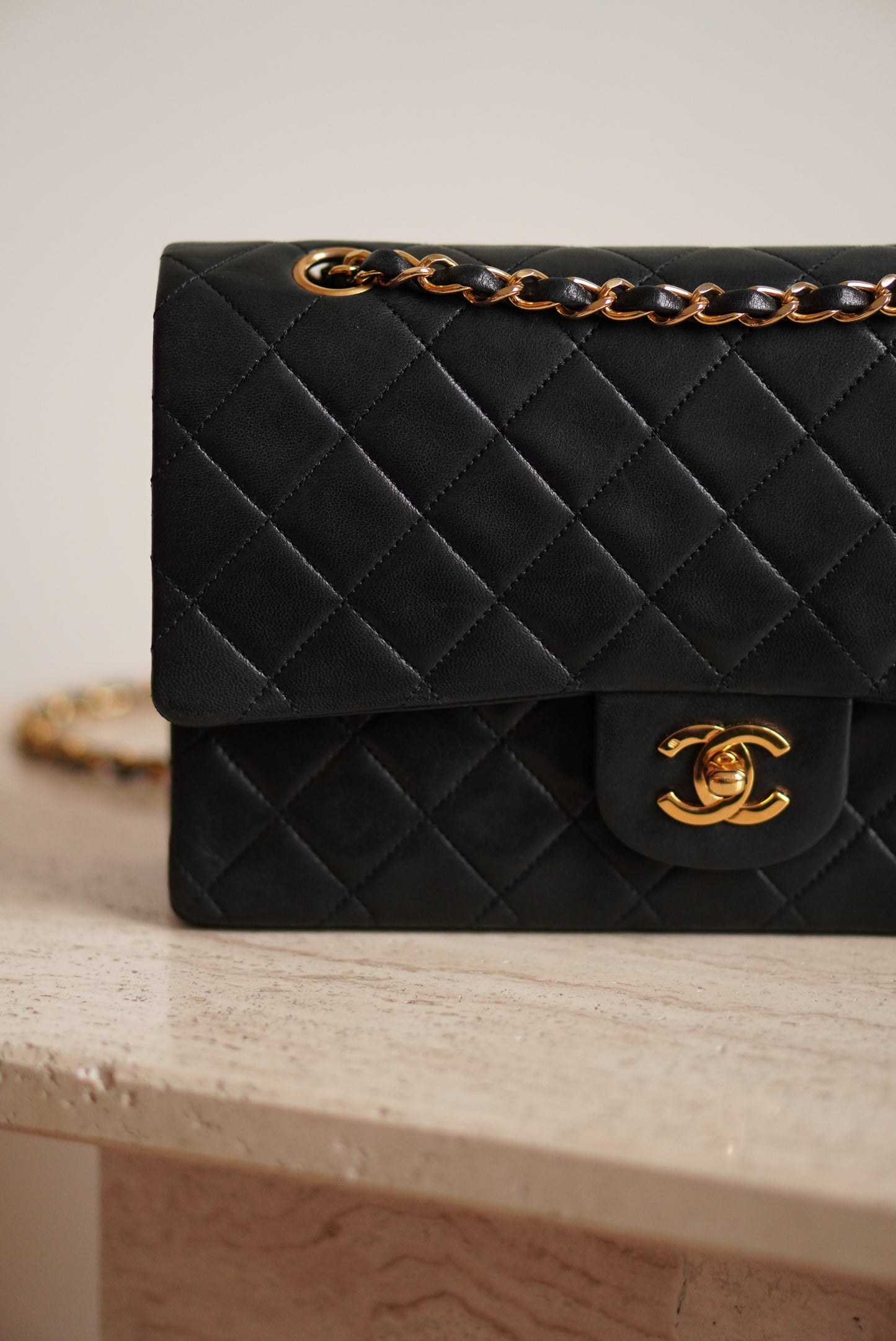 CHANEL CLASSIC MEDIUM DOUBLE FLAP | BLACK