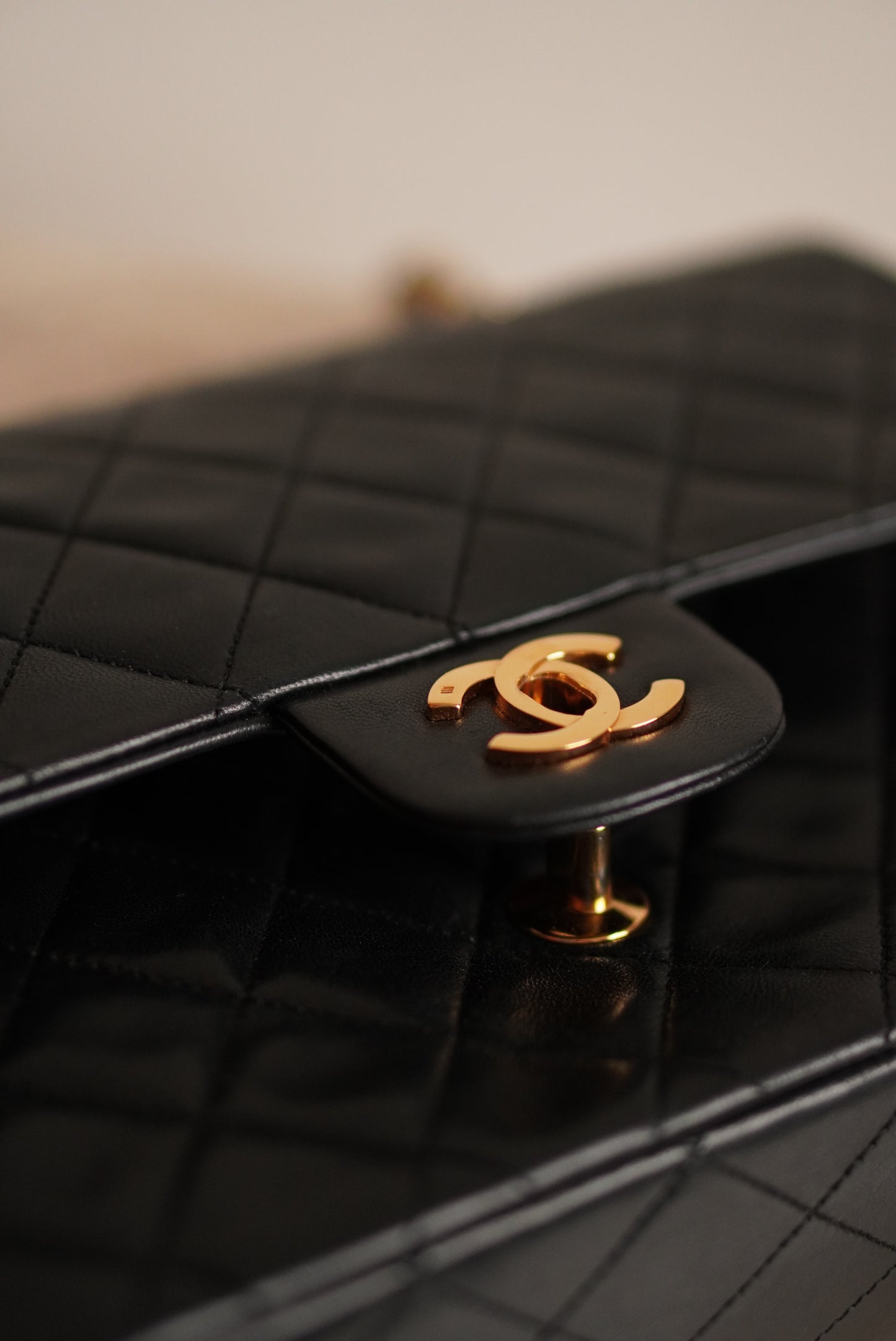 CHANEL CLASSIC MEDIUM DOUBLE FLAP | BLACK
