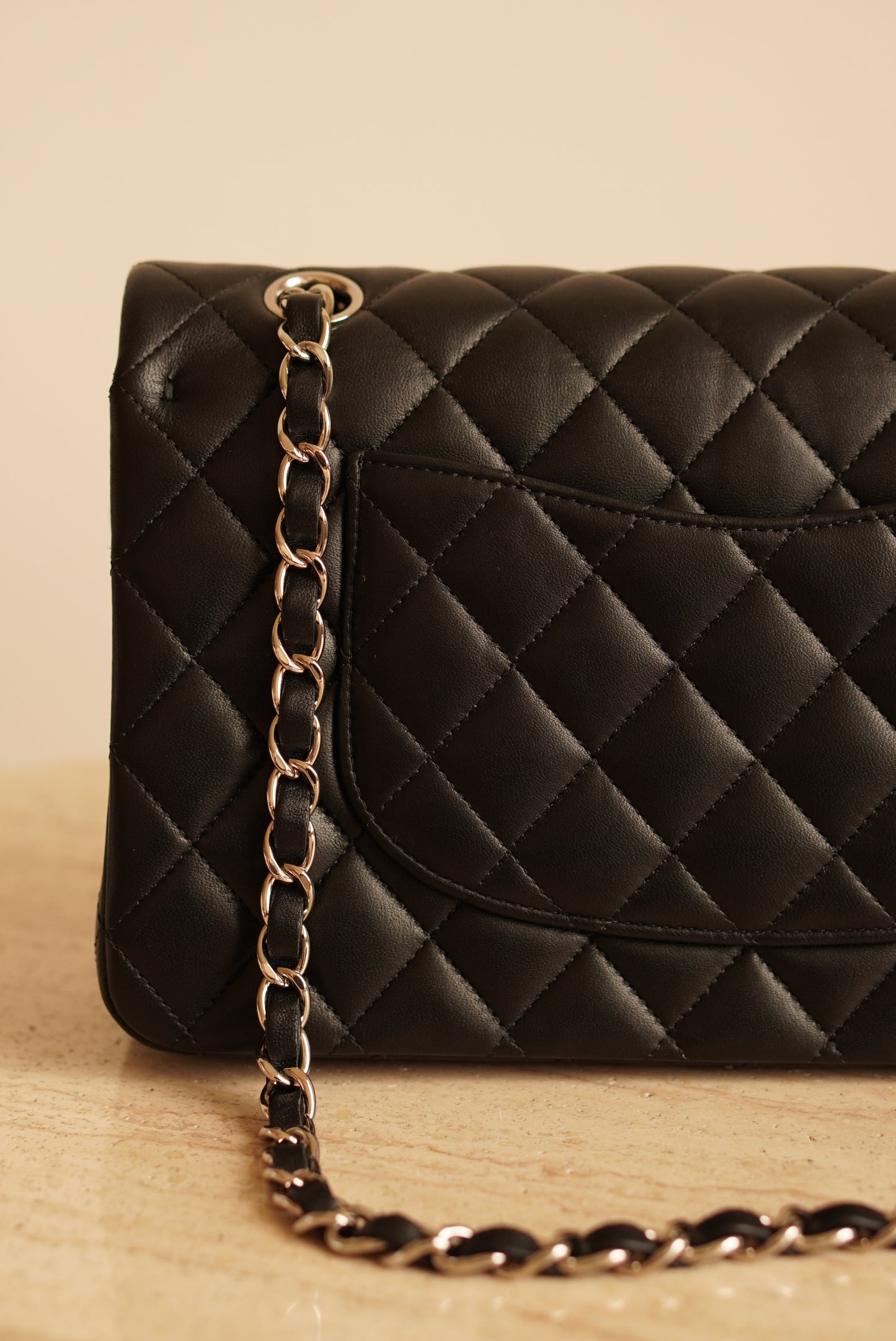 CHANEL CLASSIC MEDIUM DOUBLE FLAP | BLACK