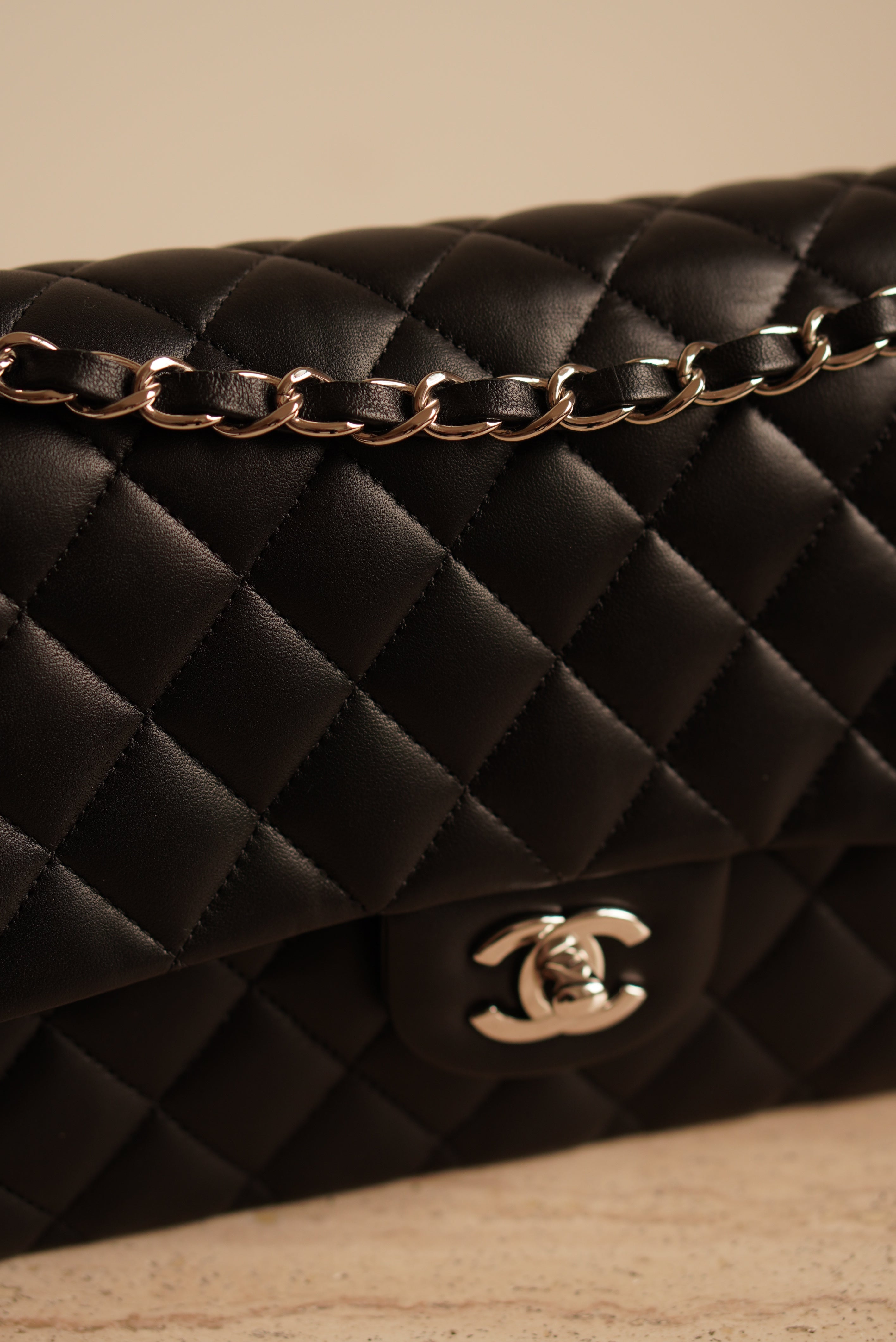 CHANEL CLASSIC MEDIUM DOUBLE FLAP | BLACK