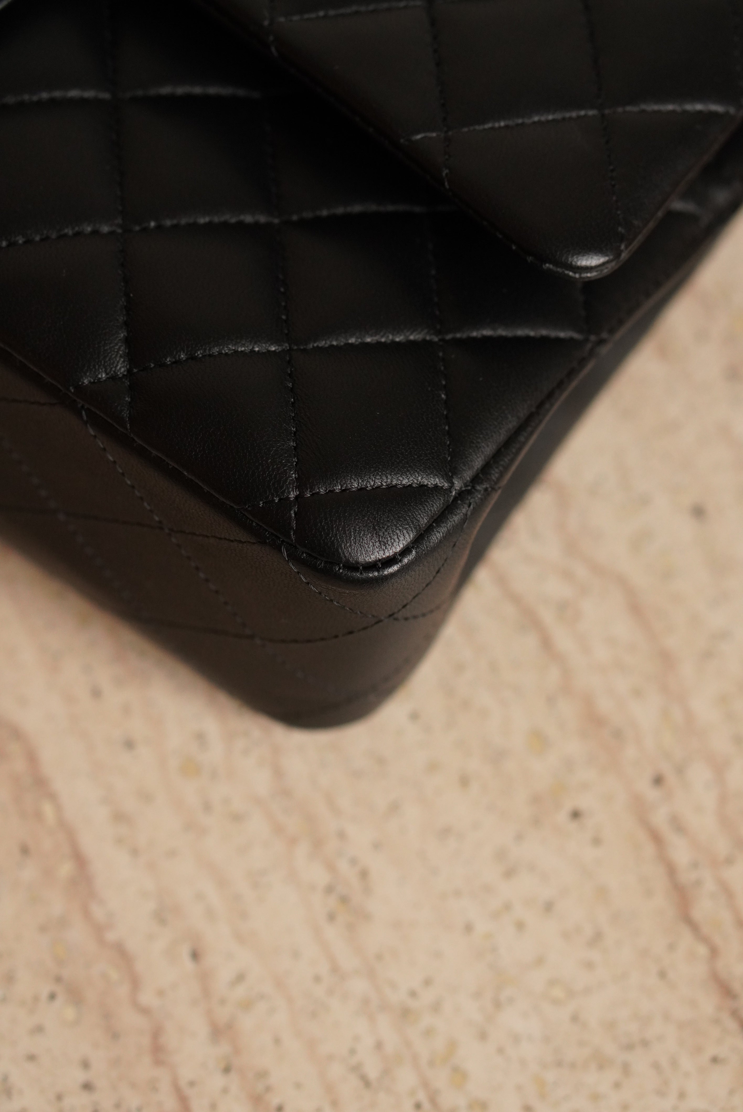 CHANEL CLASSIC MEDIUM DOUBLE FLAP | BLACK