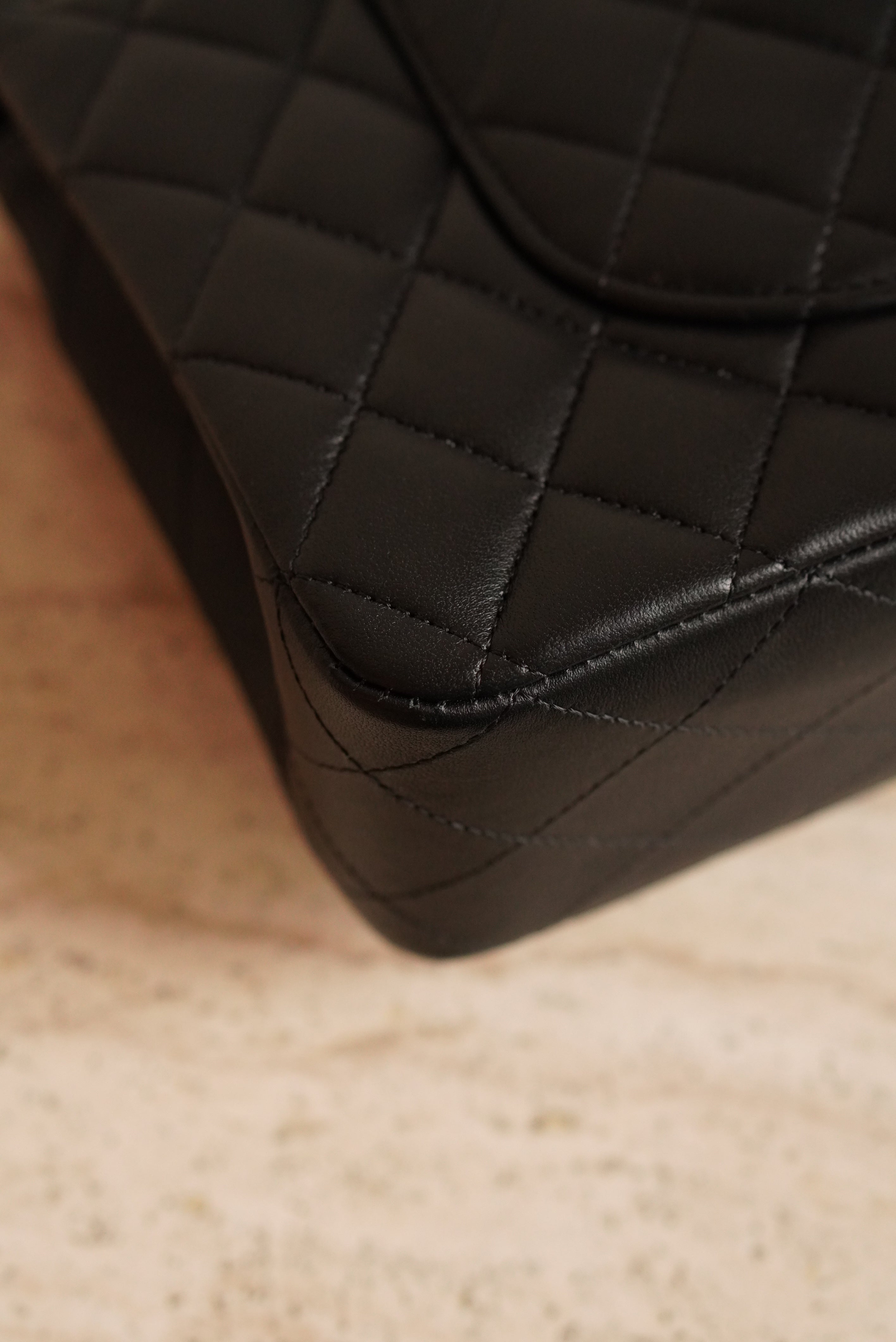 CHANEL CLASSIC MEDIUM DOUBLE FLAP | BLACK