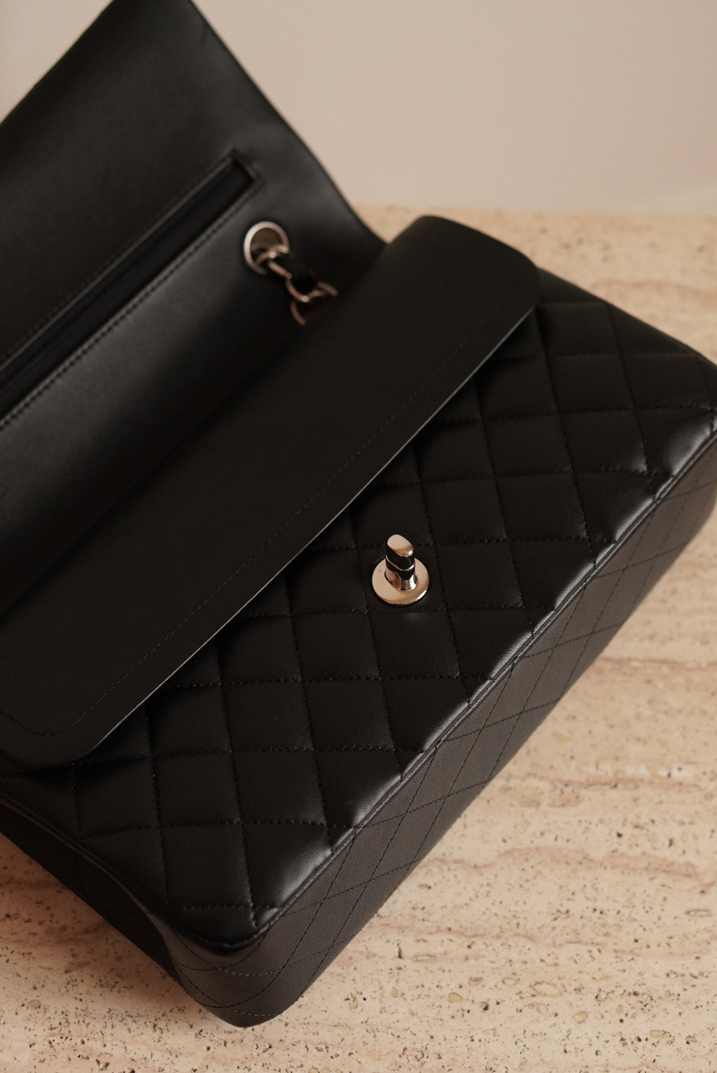 CHANEL CLASSIC MEDIUM DOUBLE FLAP | BLACK