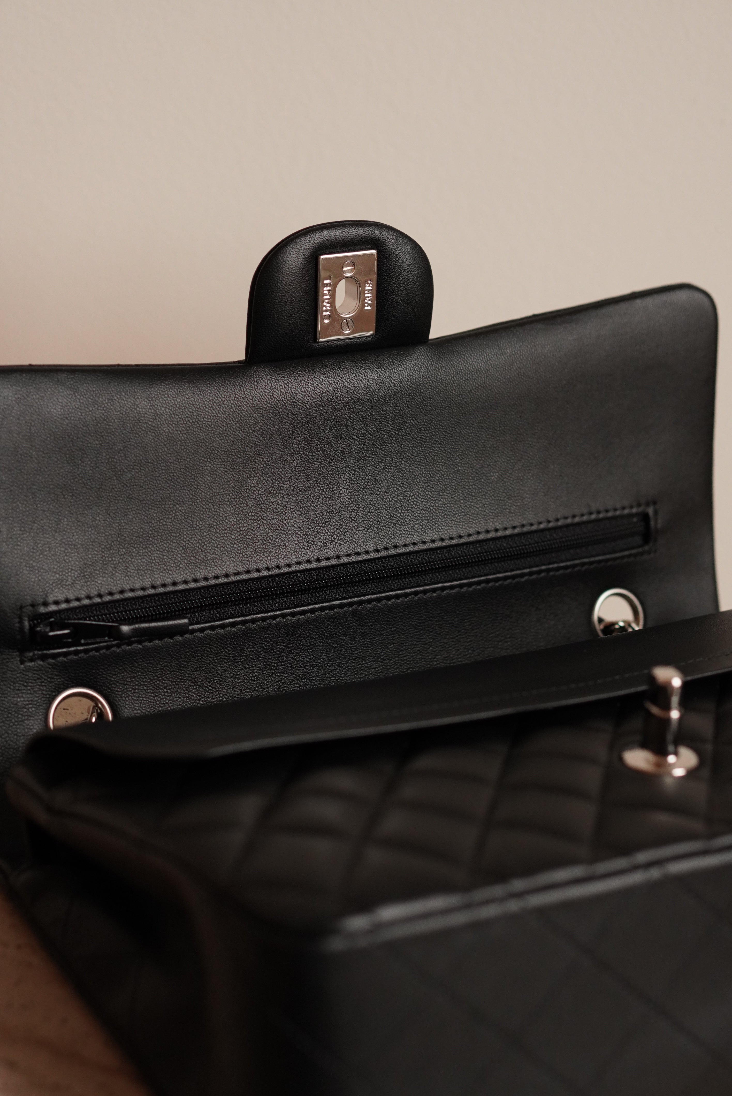 CHANEL CLASSIC MEDIUM DOUBLE FLAP | BLACK