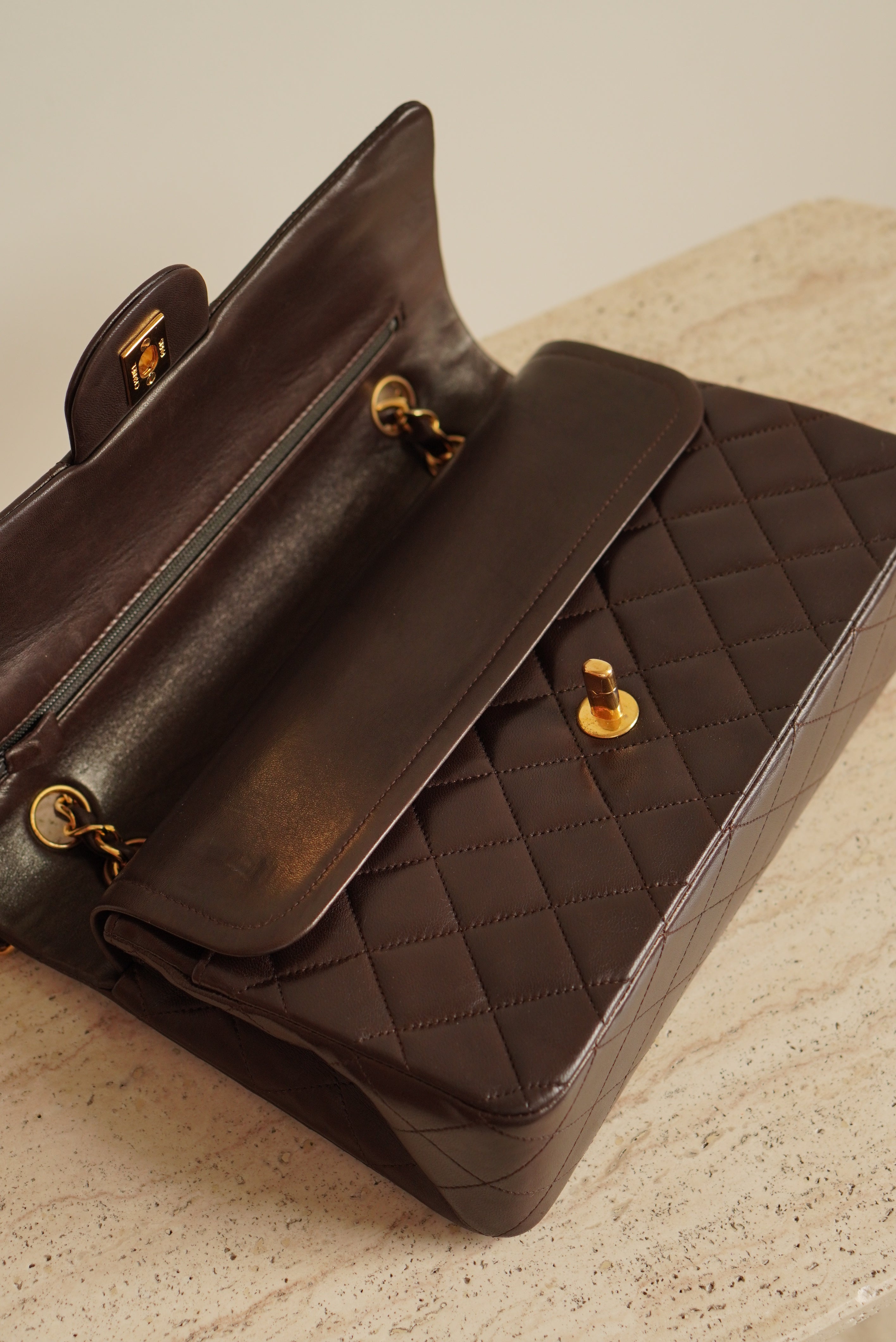 CHANEL CLASSIC MEDIUM DOUBLE FLAP | BROWN