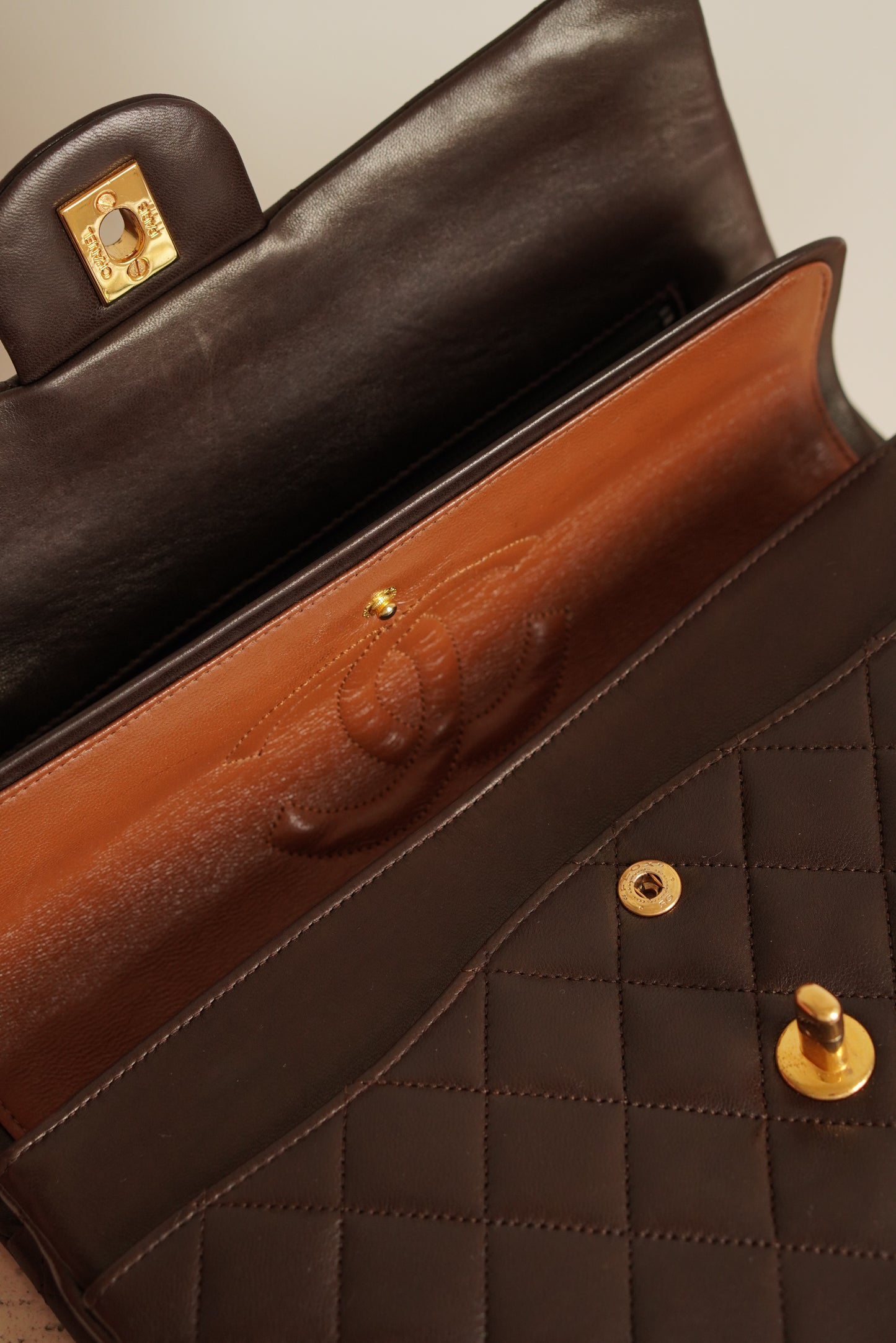 CHANEL CLASSIC MEDIUM DOUBLE FLAP | BROWN
