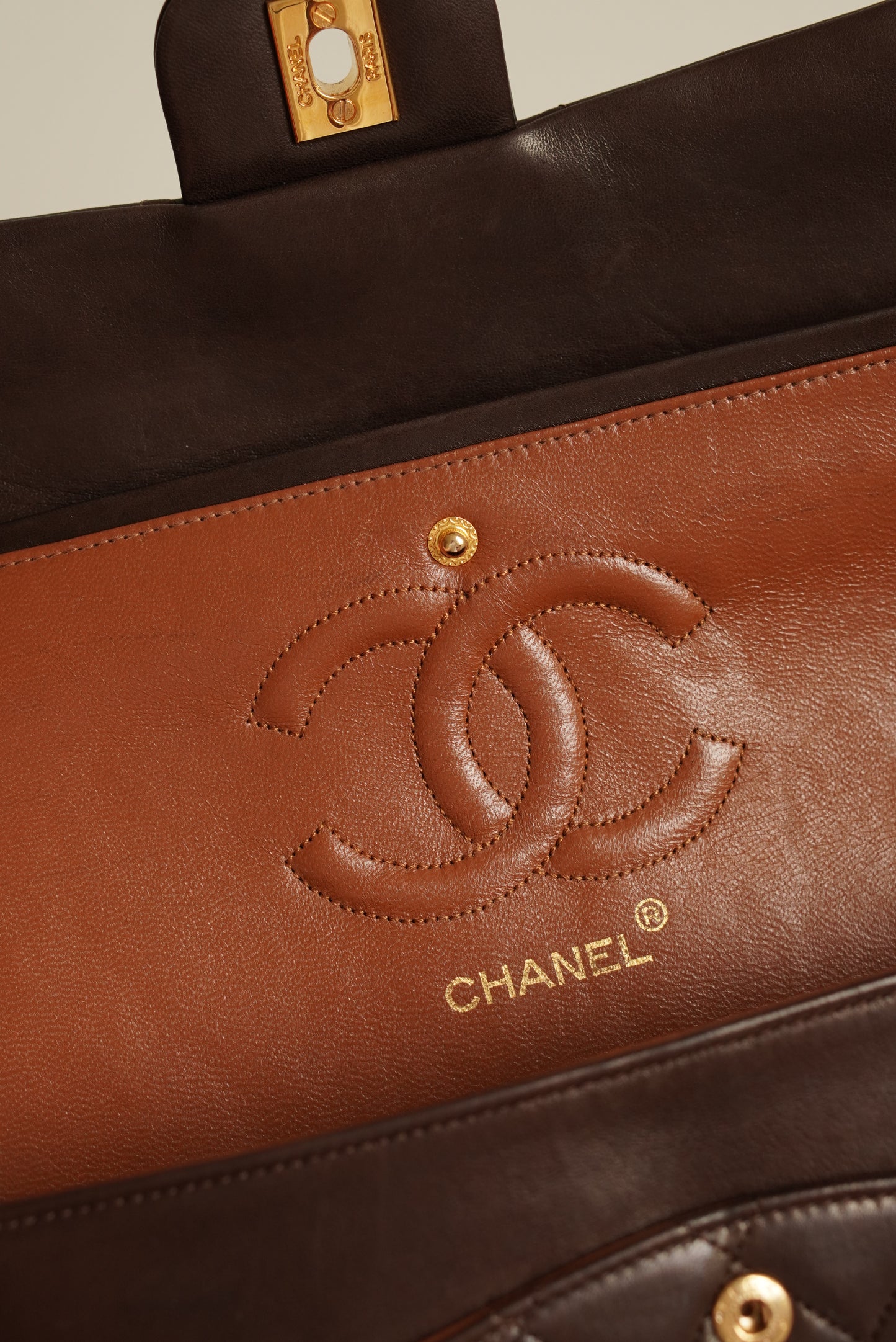 CHANEL CLASSIC MEDIUM DOUBLE FLAP | BROWN