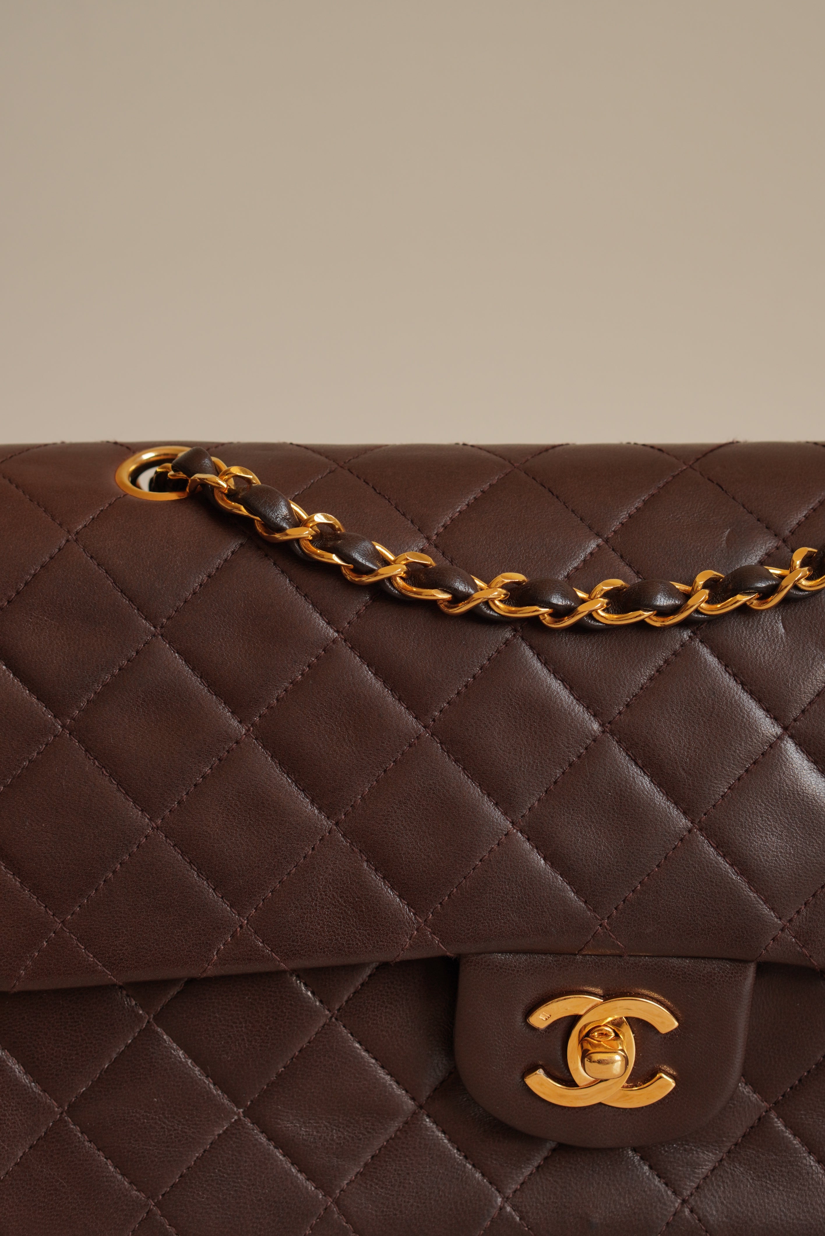 CHANEL CLASSIC MEDIUM DOUBLE FLAP | BROWN