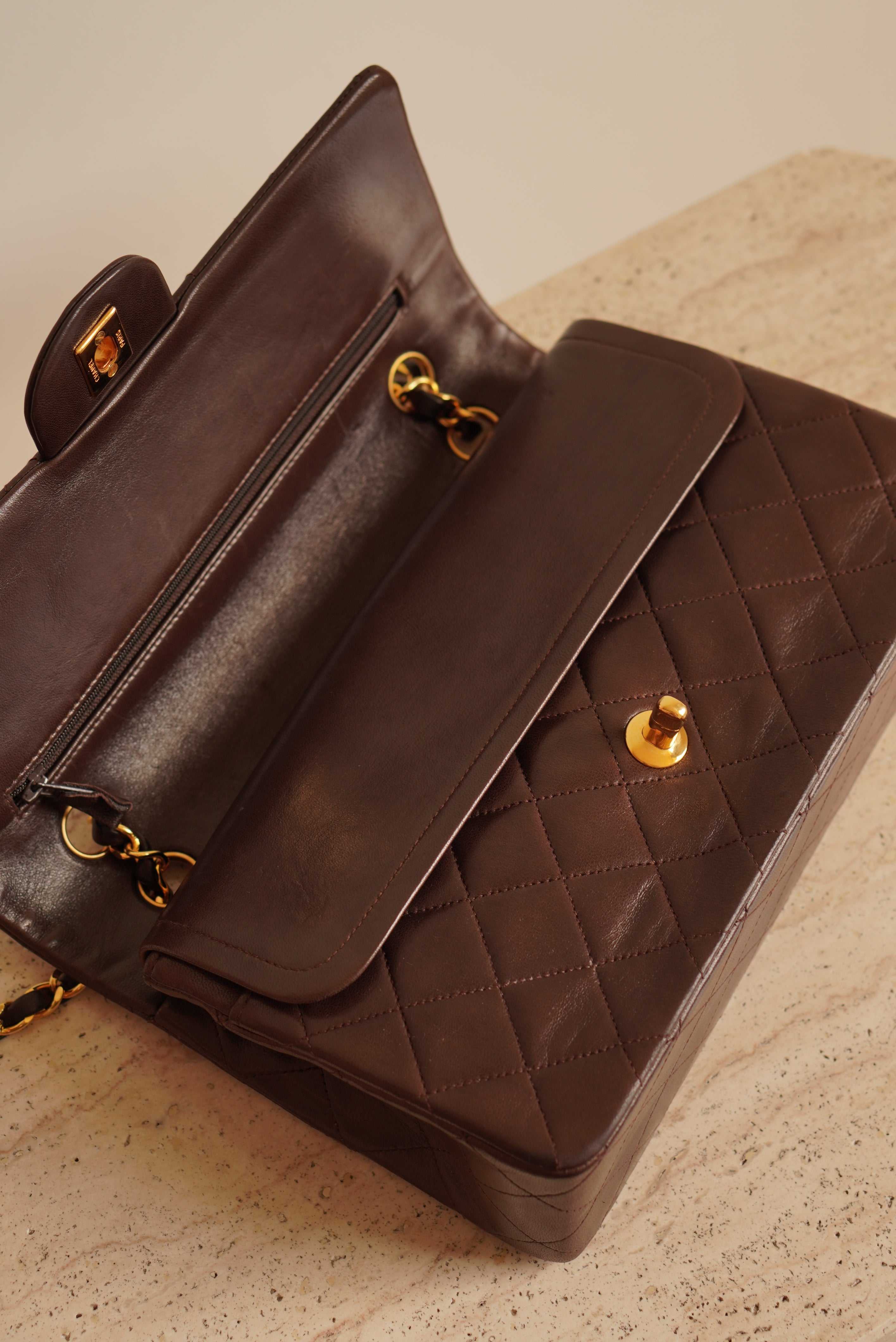 CHANEL CLASSIC MEDIUM DOUBLE FLAP | BROWN