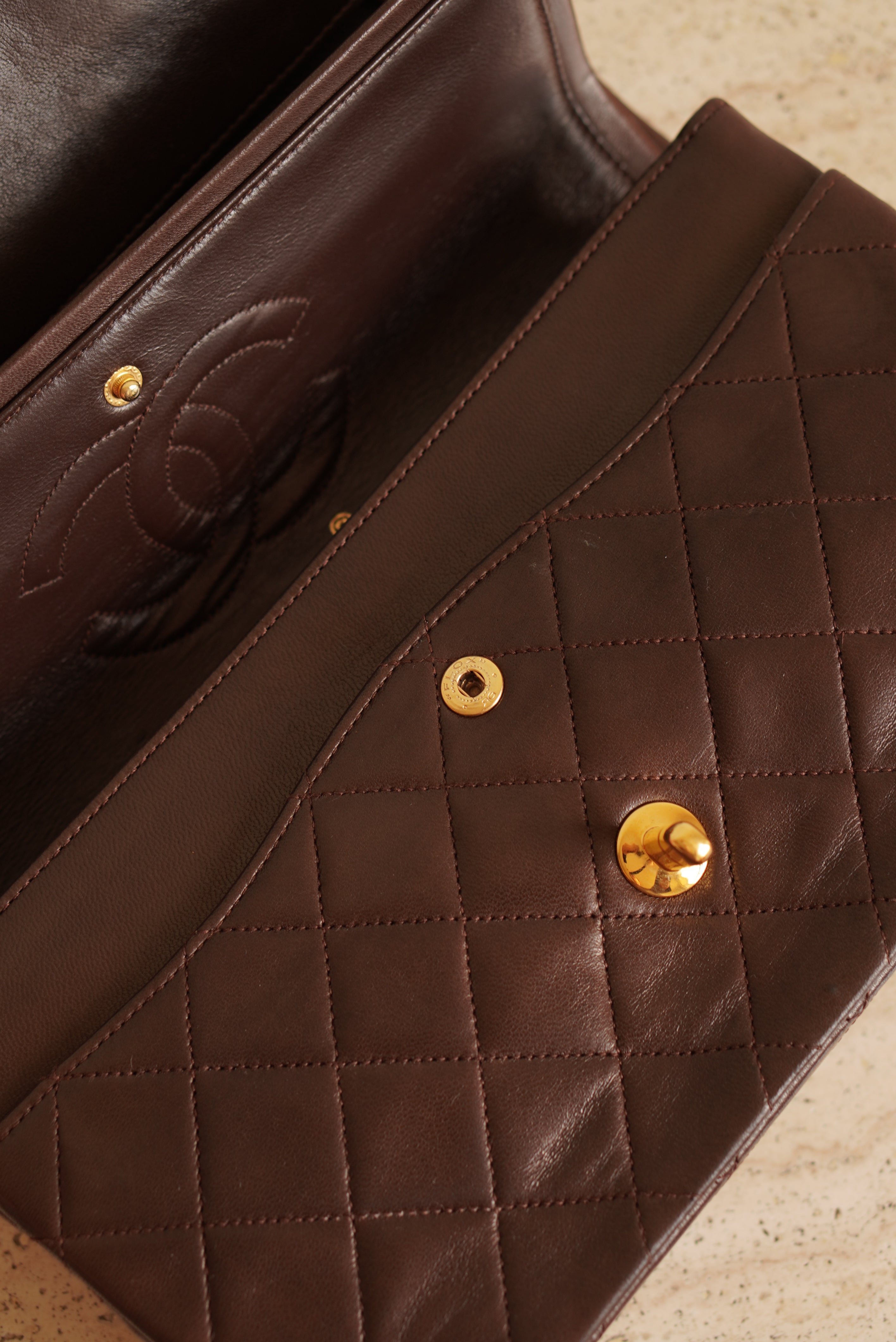 CHANEL CLASSIC MEDIUM DOUBLE FLAP | BROWN