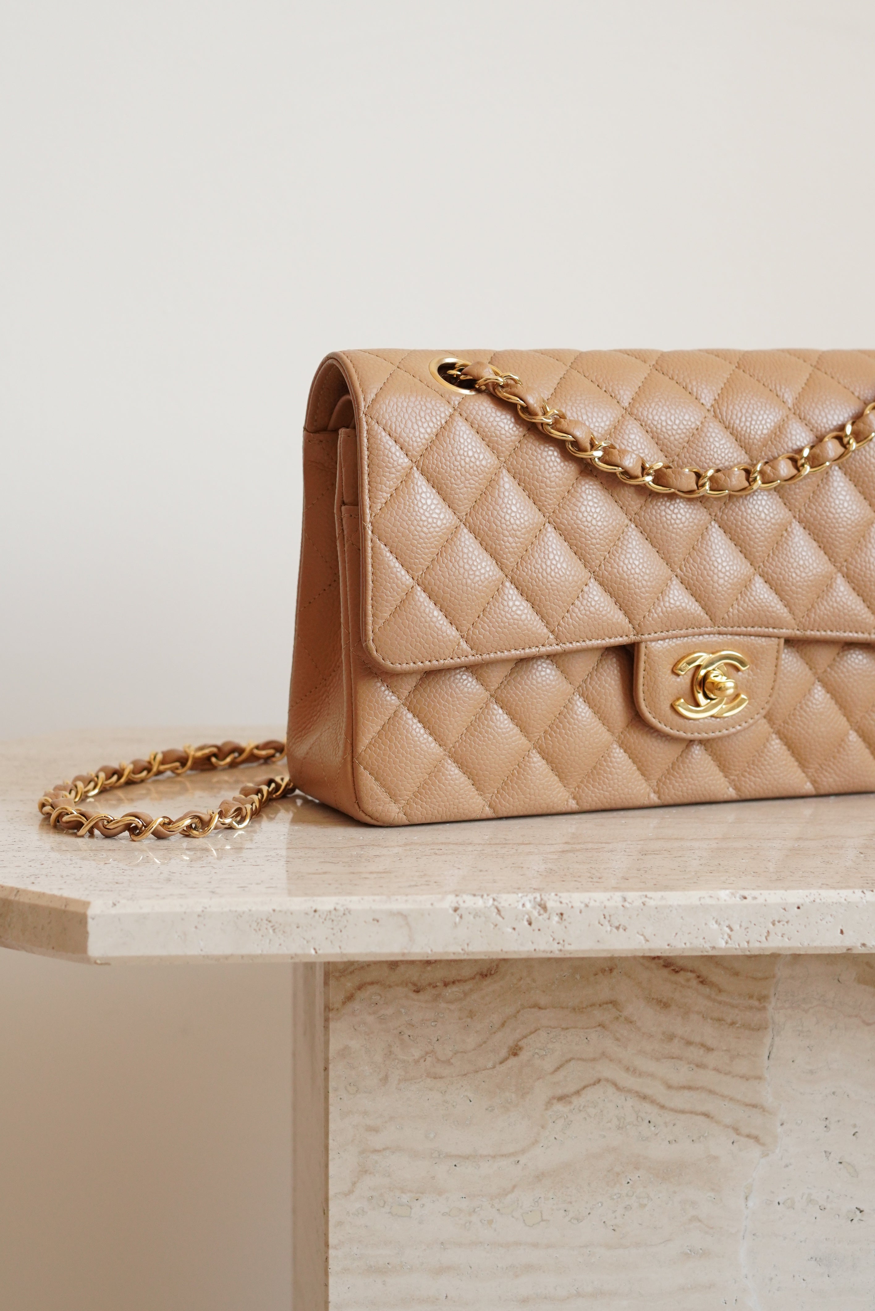 CHANEL CLASSIC MEDIUM DOUBLE FLAP | BEIGE