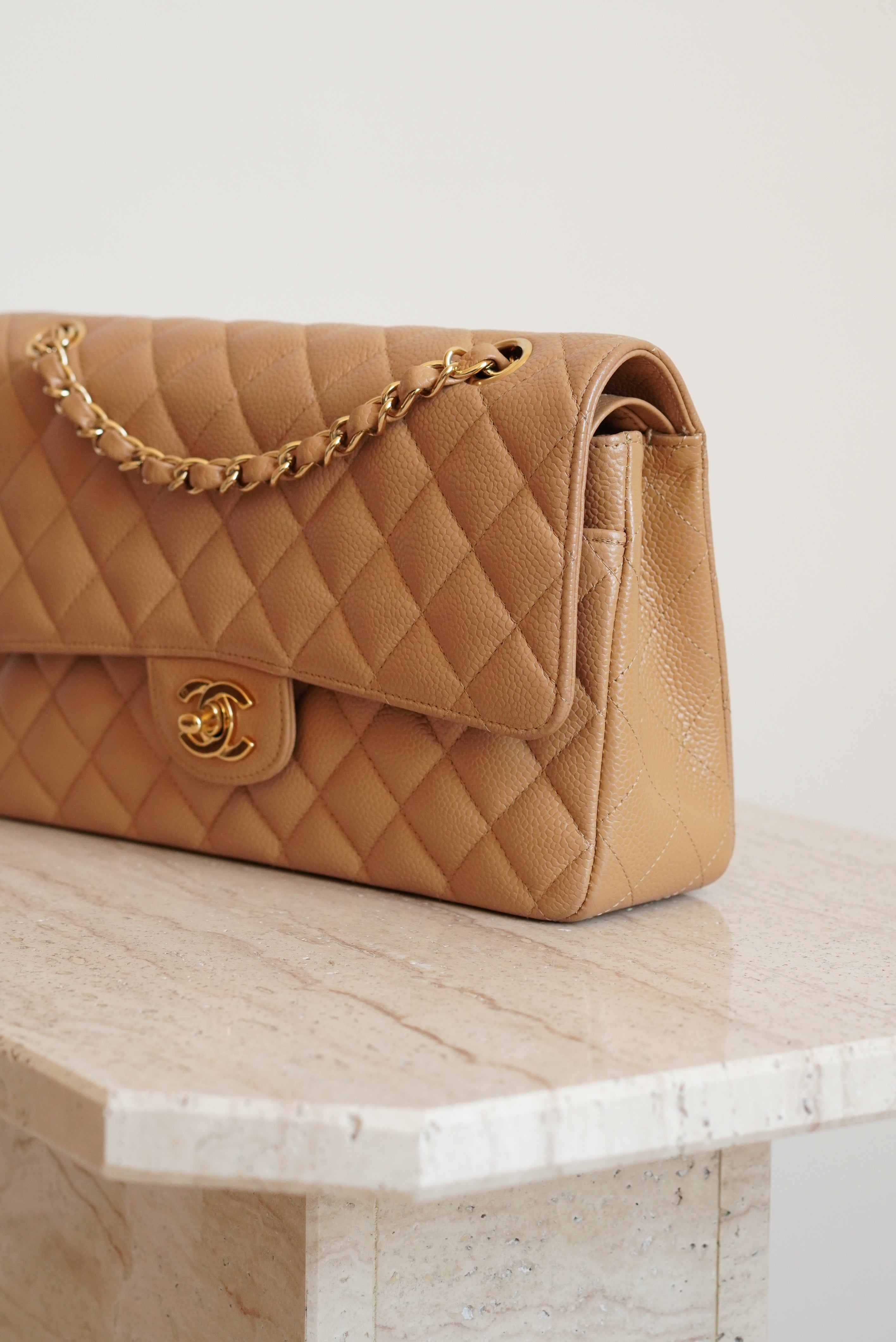CHANEL CLASSIC MEDIUM DOUBLE FLAP | BEIGE