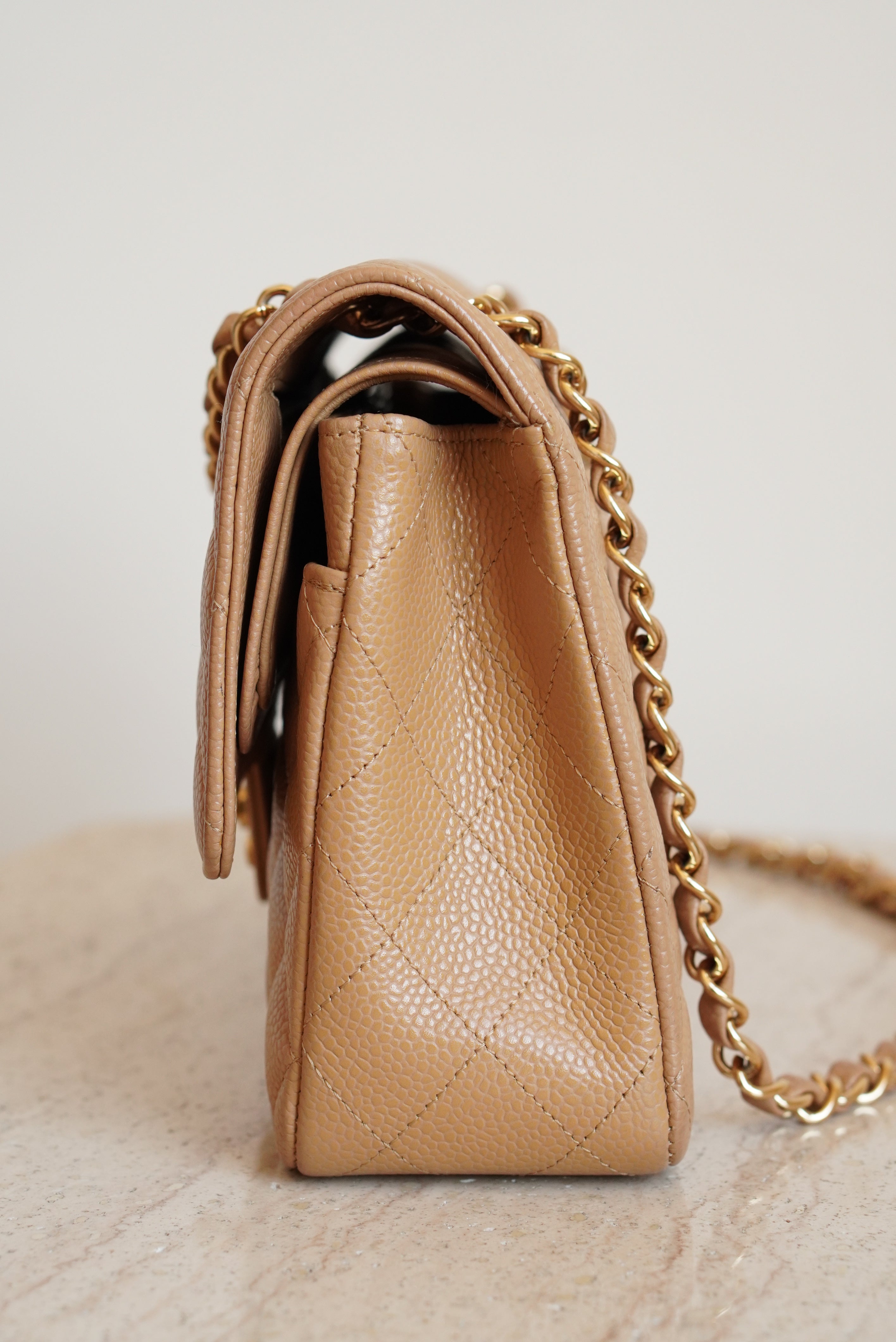 CHANEL CLASSIC MEDIUM DOUBLE FLAP | BEIGE