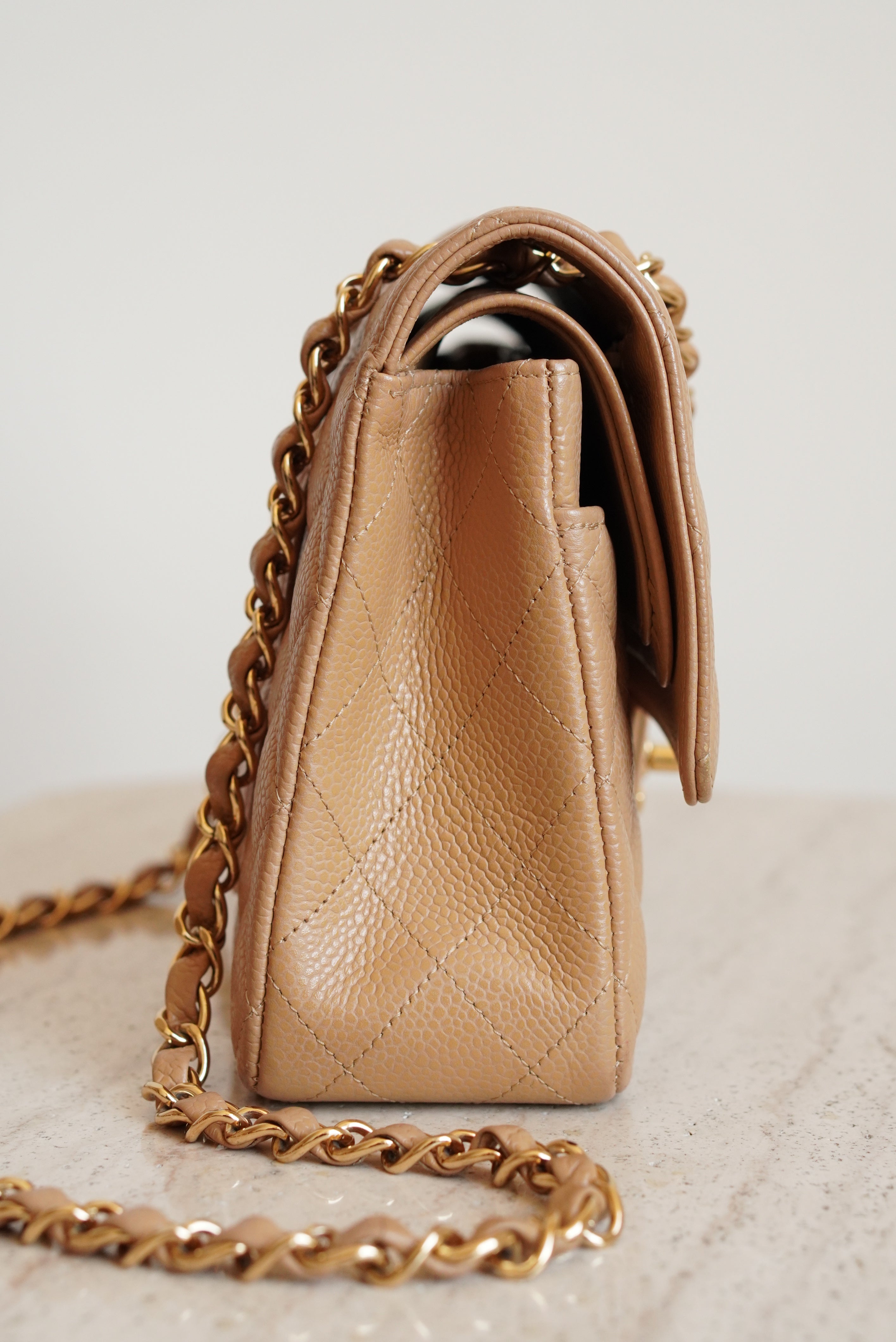 CHANEL CLASSIC MEDIUM DOUBLE FLAP | BEIGE