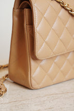 CHANEL CLASSIC MEDIUM DOUBLE FLAP | BEIGE
