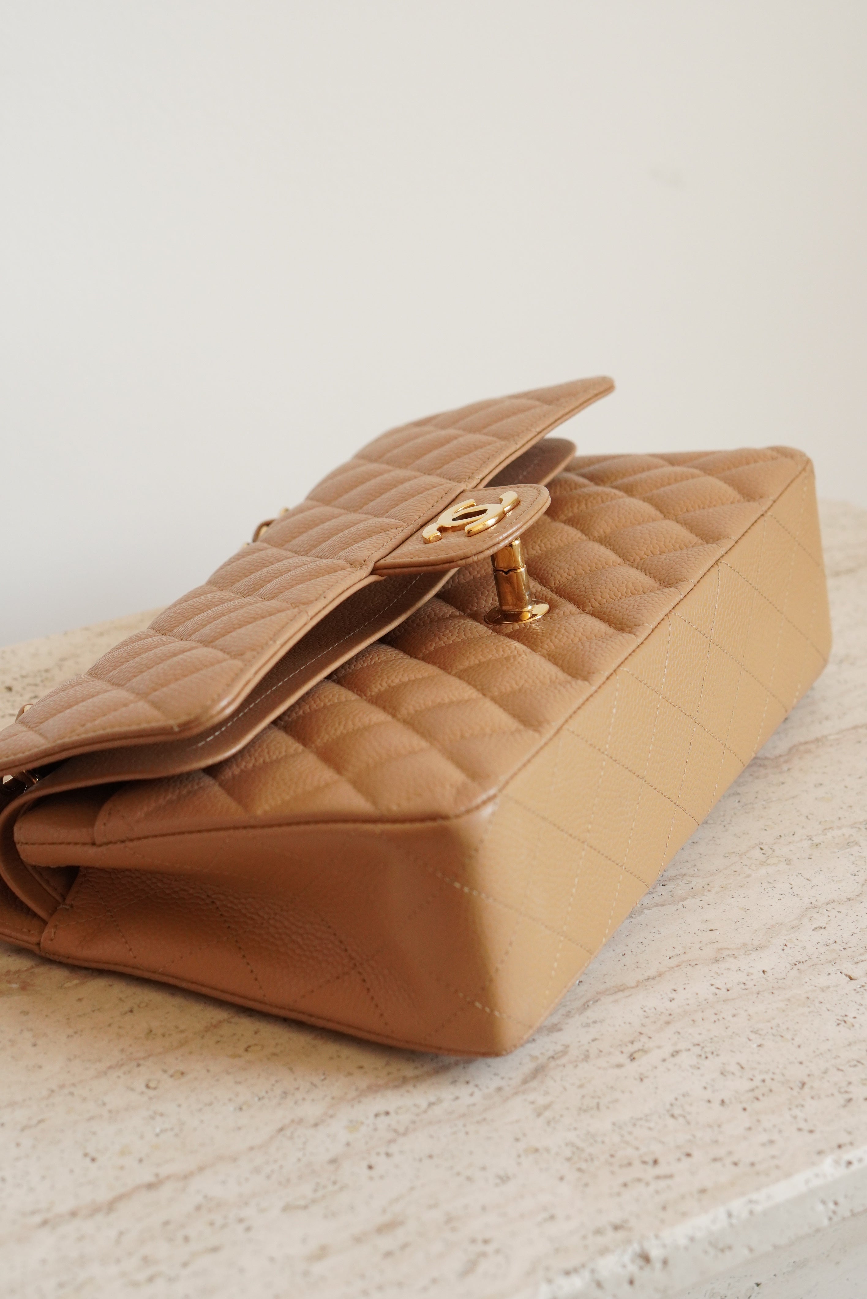 CHANEL CLASSIC MEDIUM DOUBLE FLAP | BEIGE