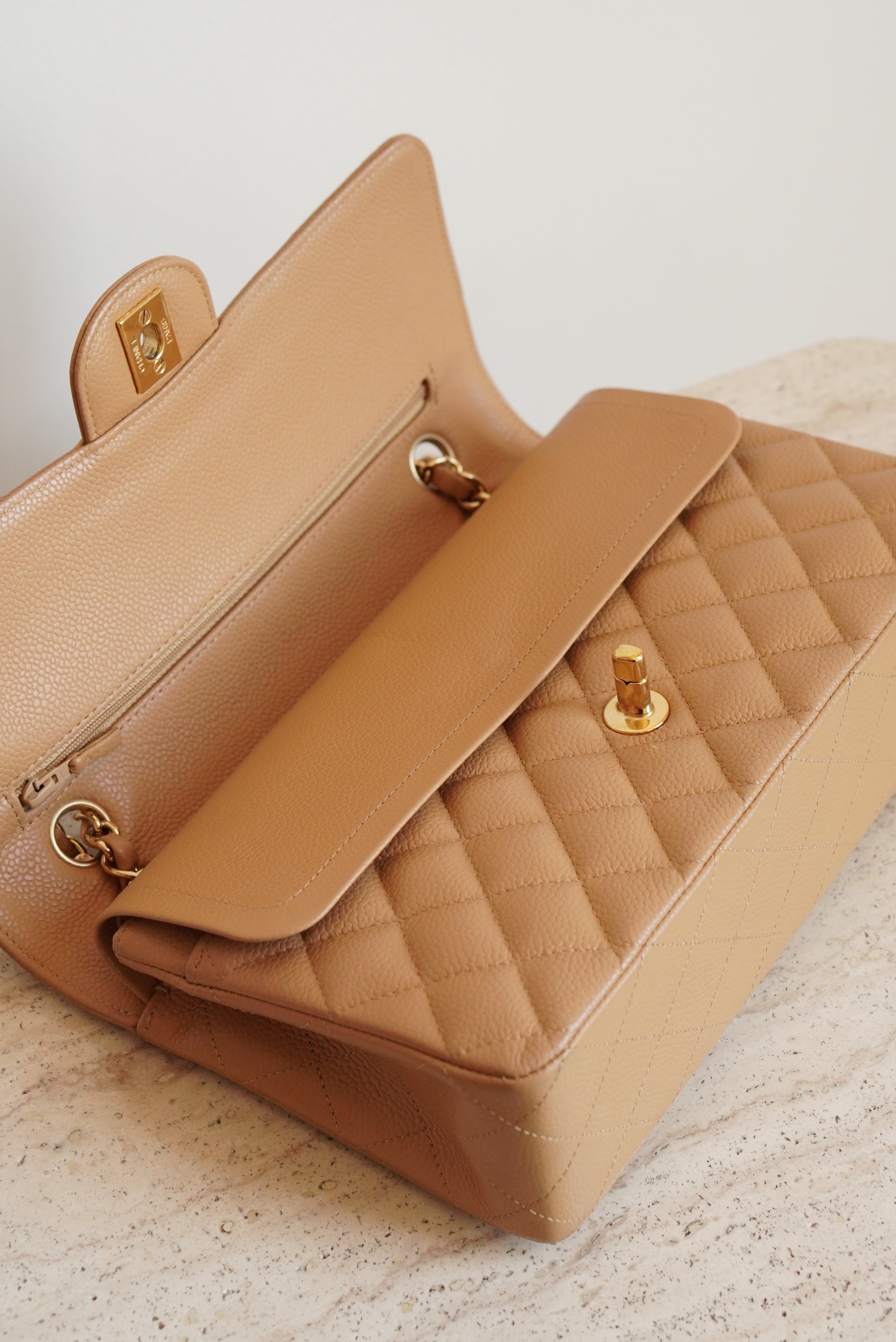 CHANEL CLASSIC MEDIUM DOUBLE FLAP | BEIGE