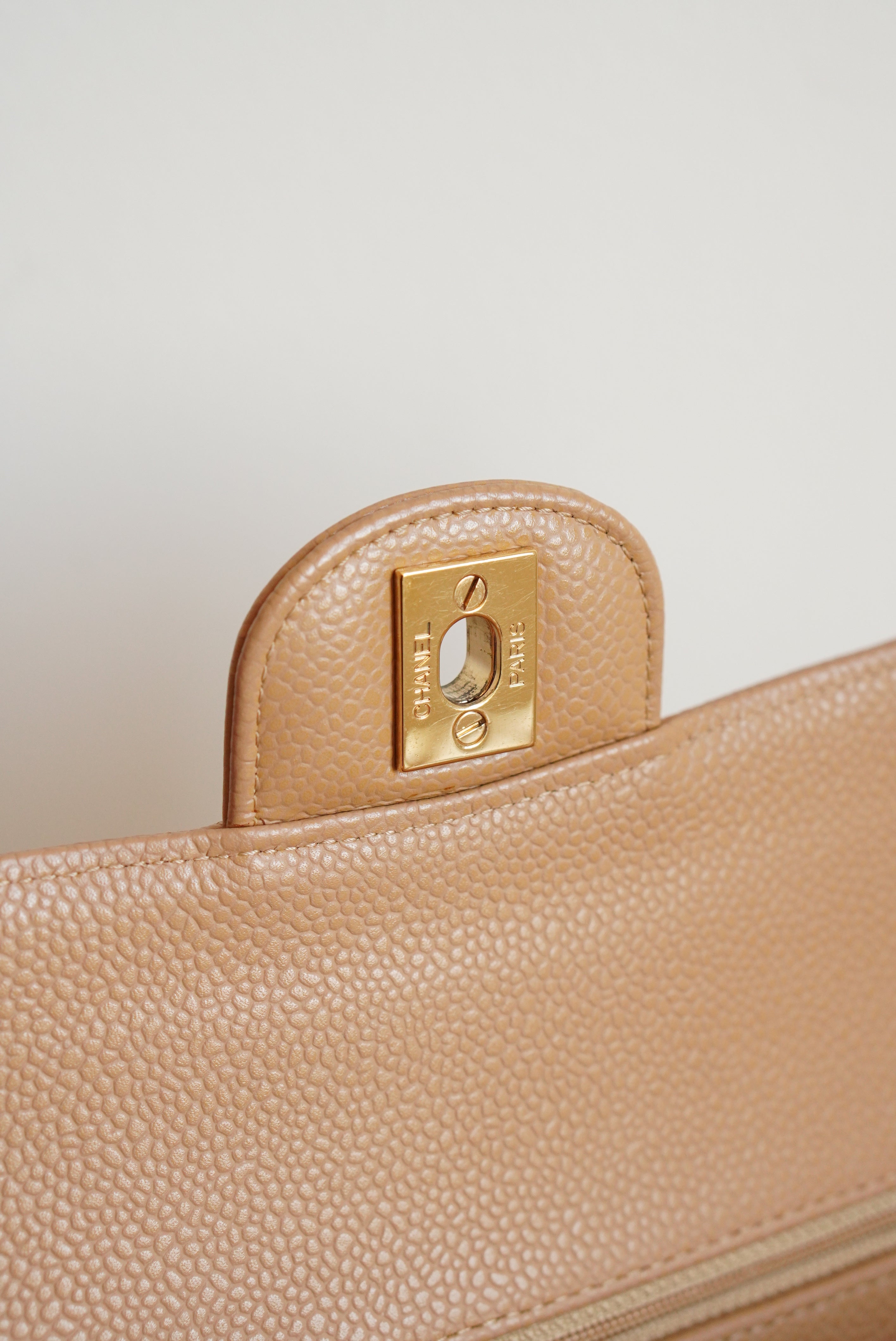 CHANEL CLASSIC MEDIUM DOUBLE FLAP | BEIGE